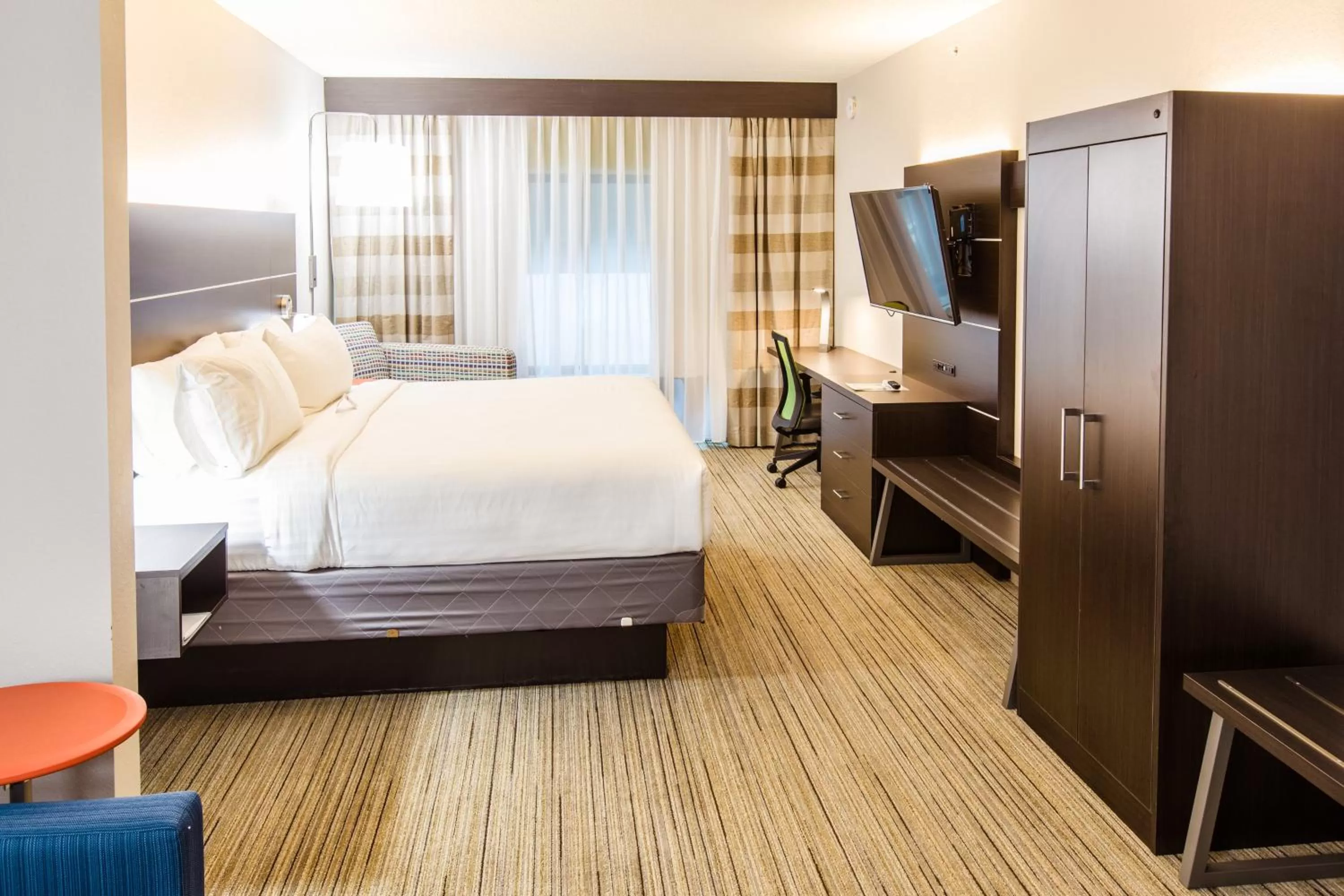 King Suite with Sofa Bed in Holiday Inn Express Hotel & Suites Harriman by IHG