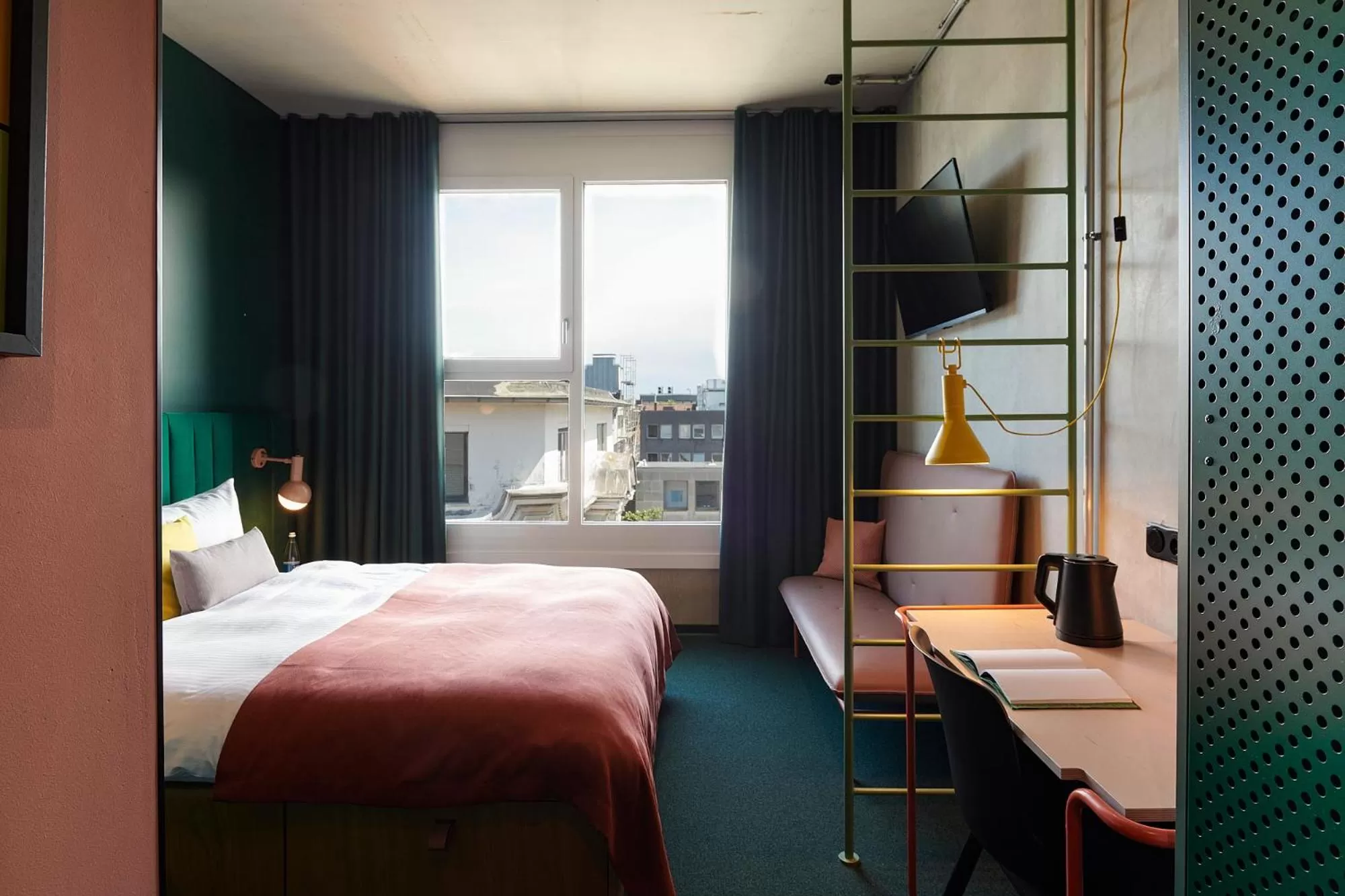Bathroom, Bed in Basecamp Hotel Dortmund