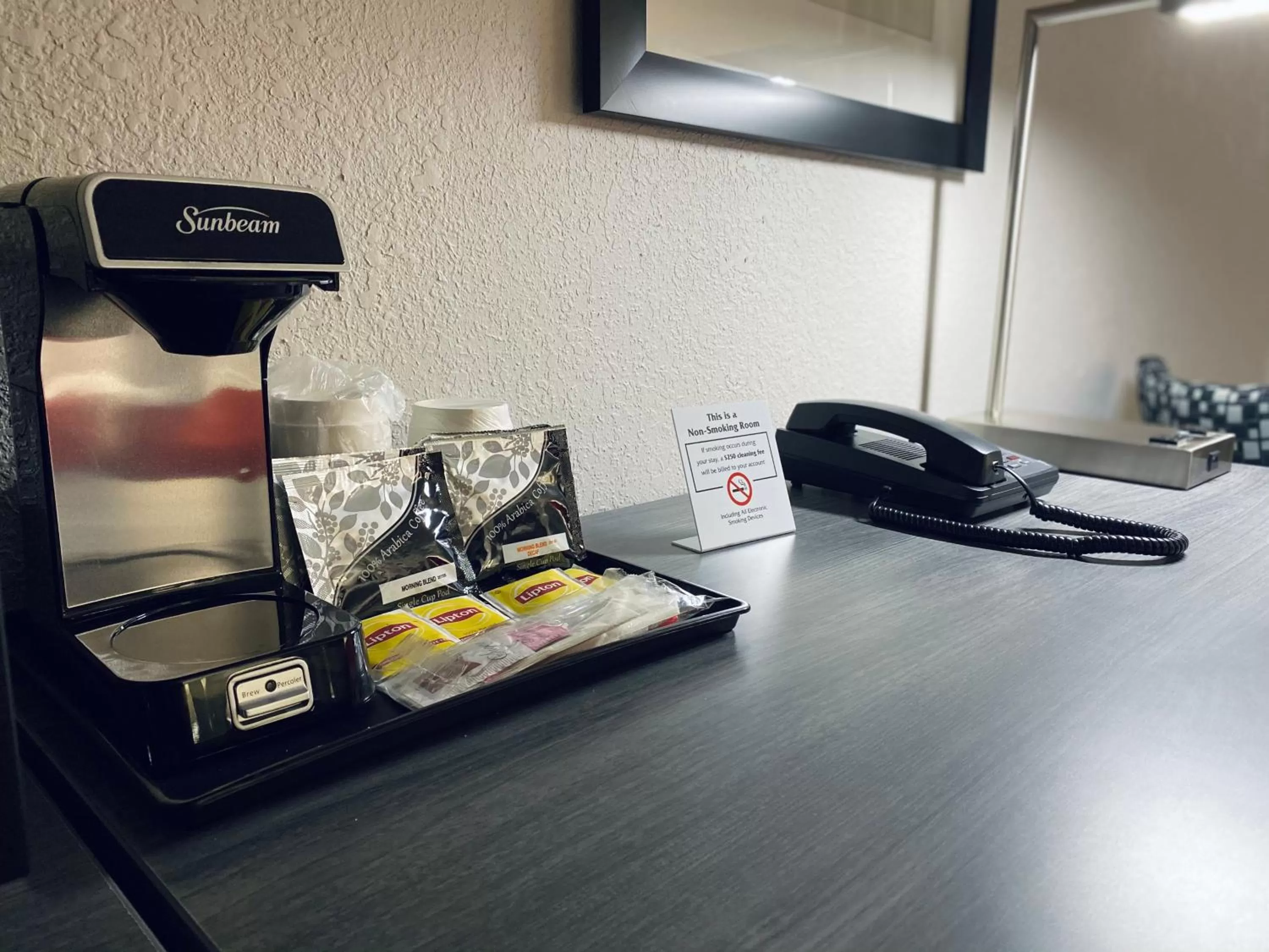 Coffee/tea facilities in Ramada by Wyndham Hartford North - Bradley Airport