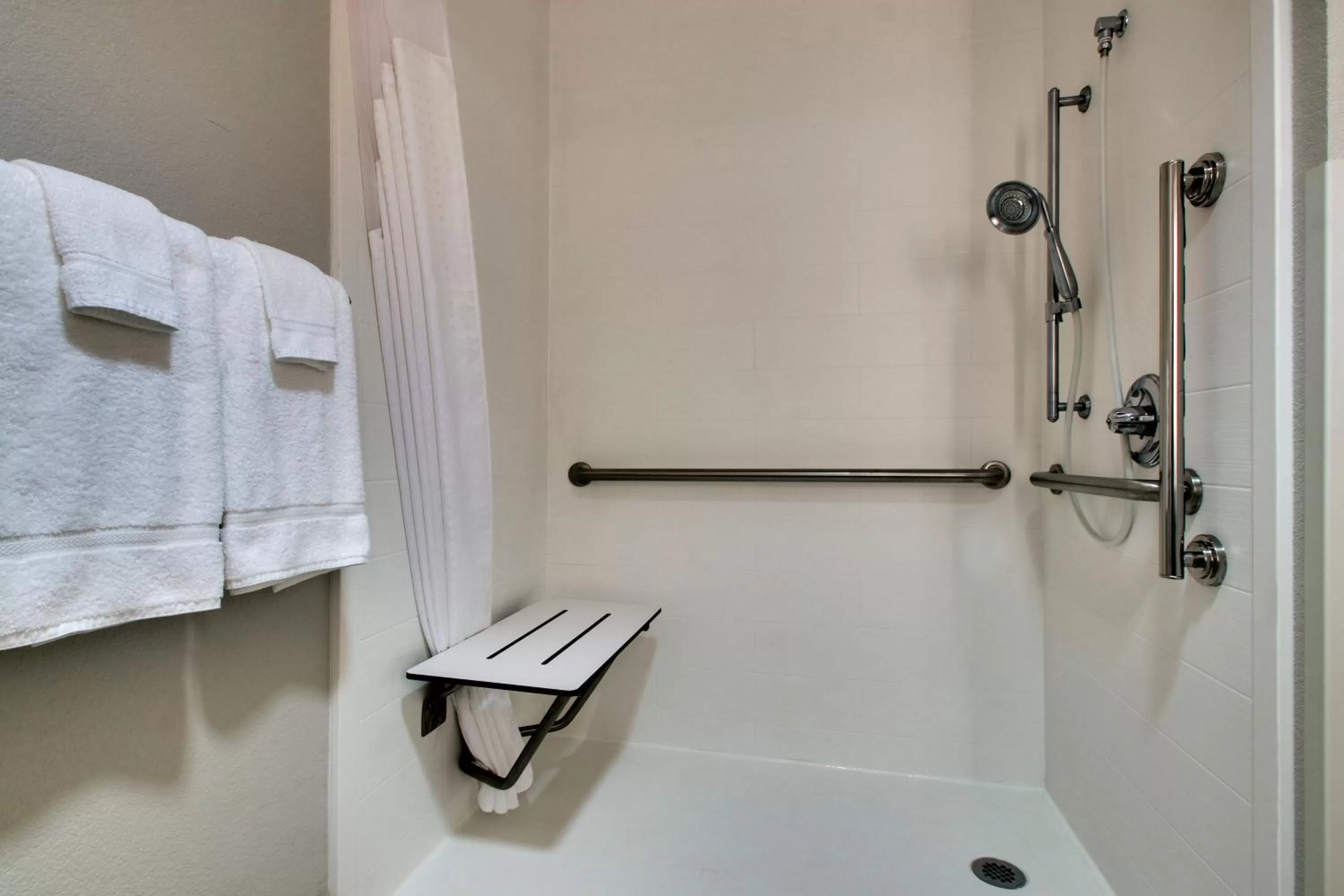 King Room - Hearing Accessible - Roll-in Shower in Holiday Inn Express Hotel & Suites Cedar Rapids I-380 at 33rd Avenue by IHG