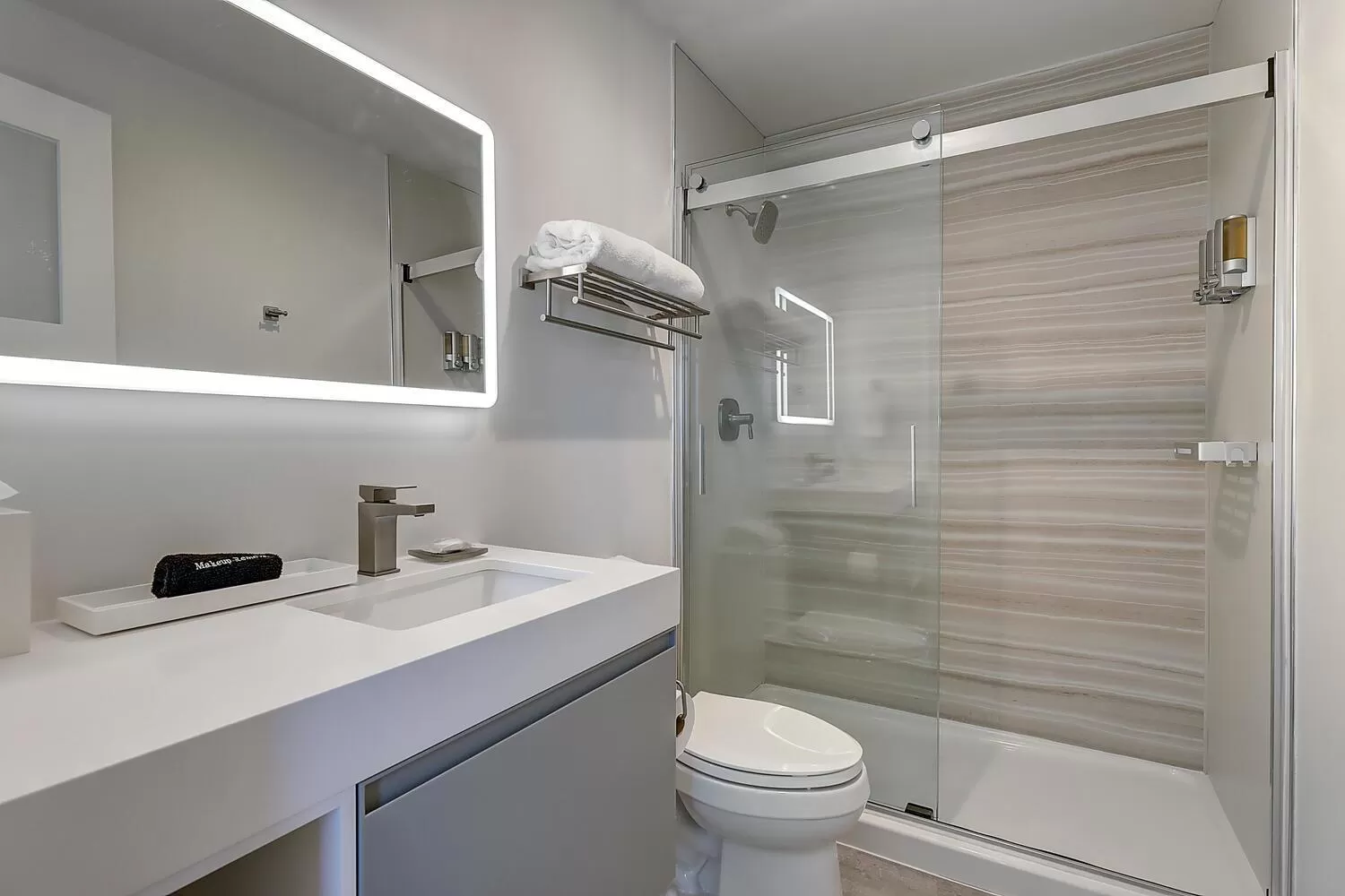 Superior King Suite in Lively Beach