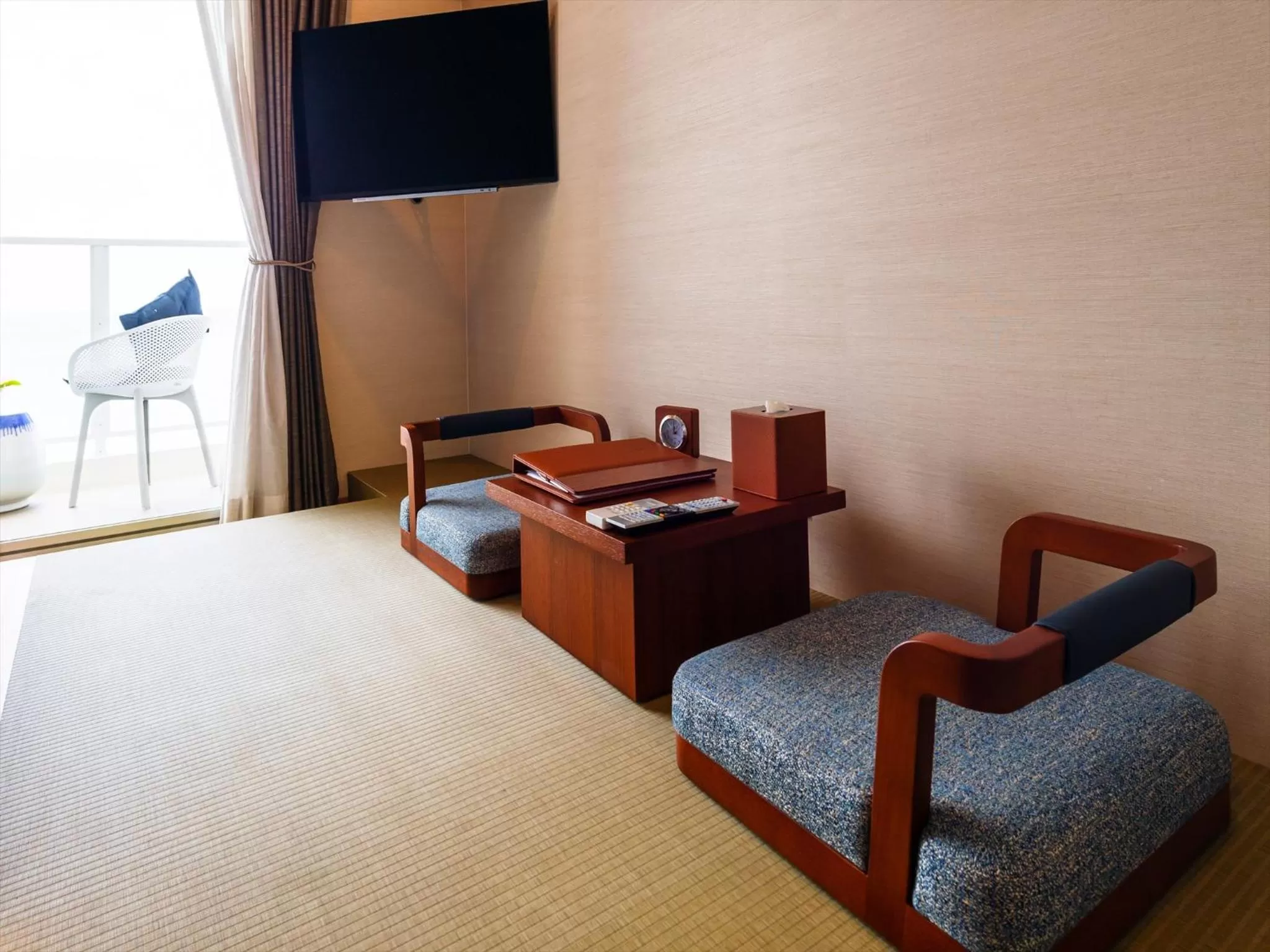 Luxury Double Room (9F~11F) in oile by DSH Resorts