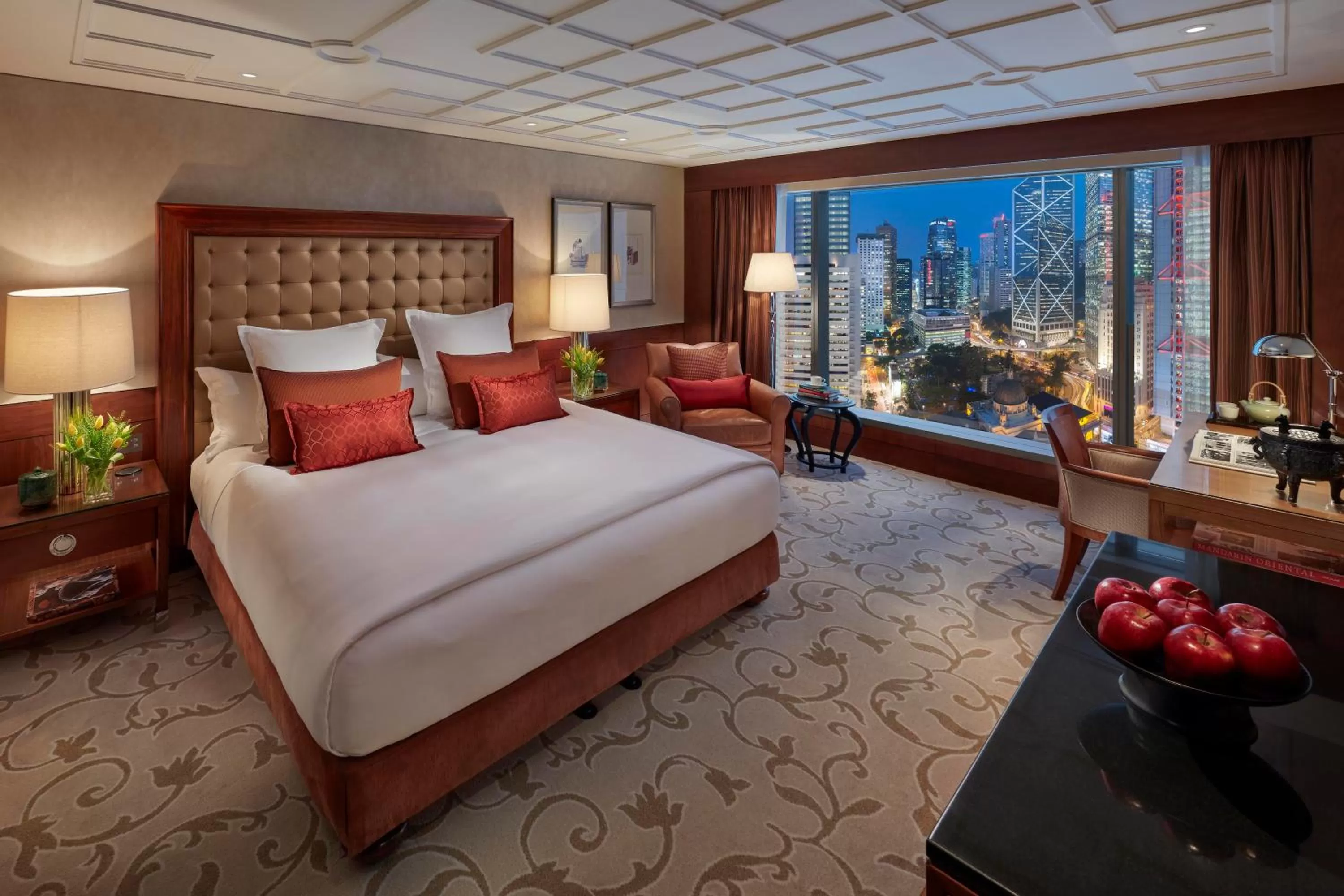Club Statue Square View Twin Room in Mandarin Oriental, Hong Kong