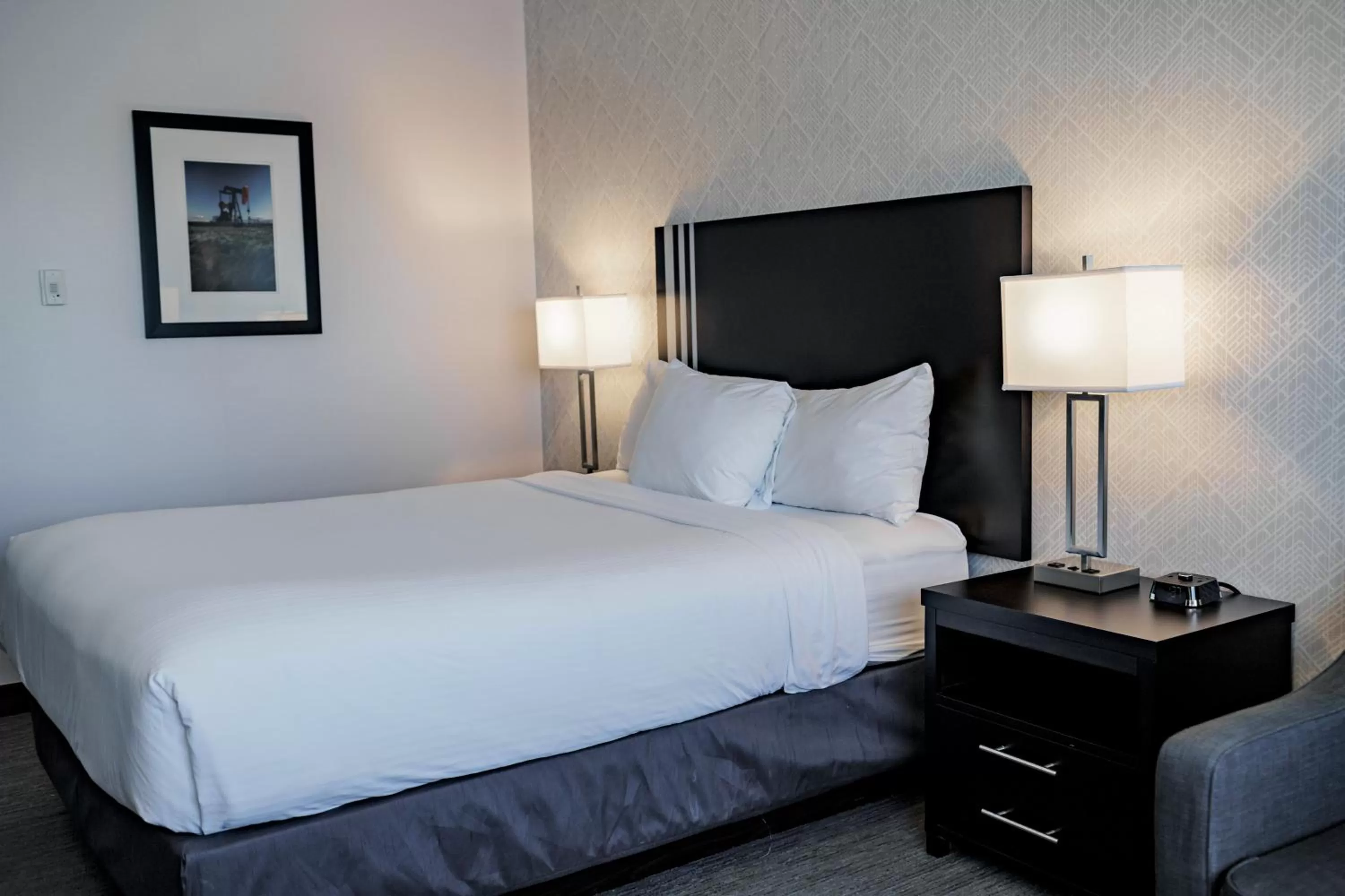 Extended Stay King Room with Kitchenette - Non-Smoking in Park Inn by Radisson Edmonton Airport