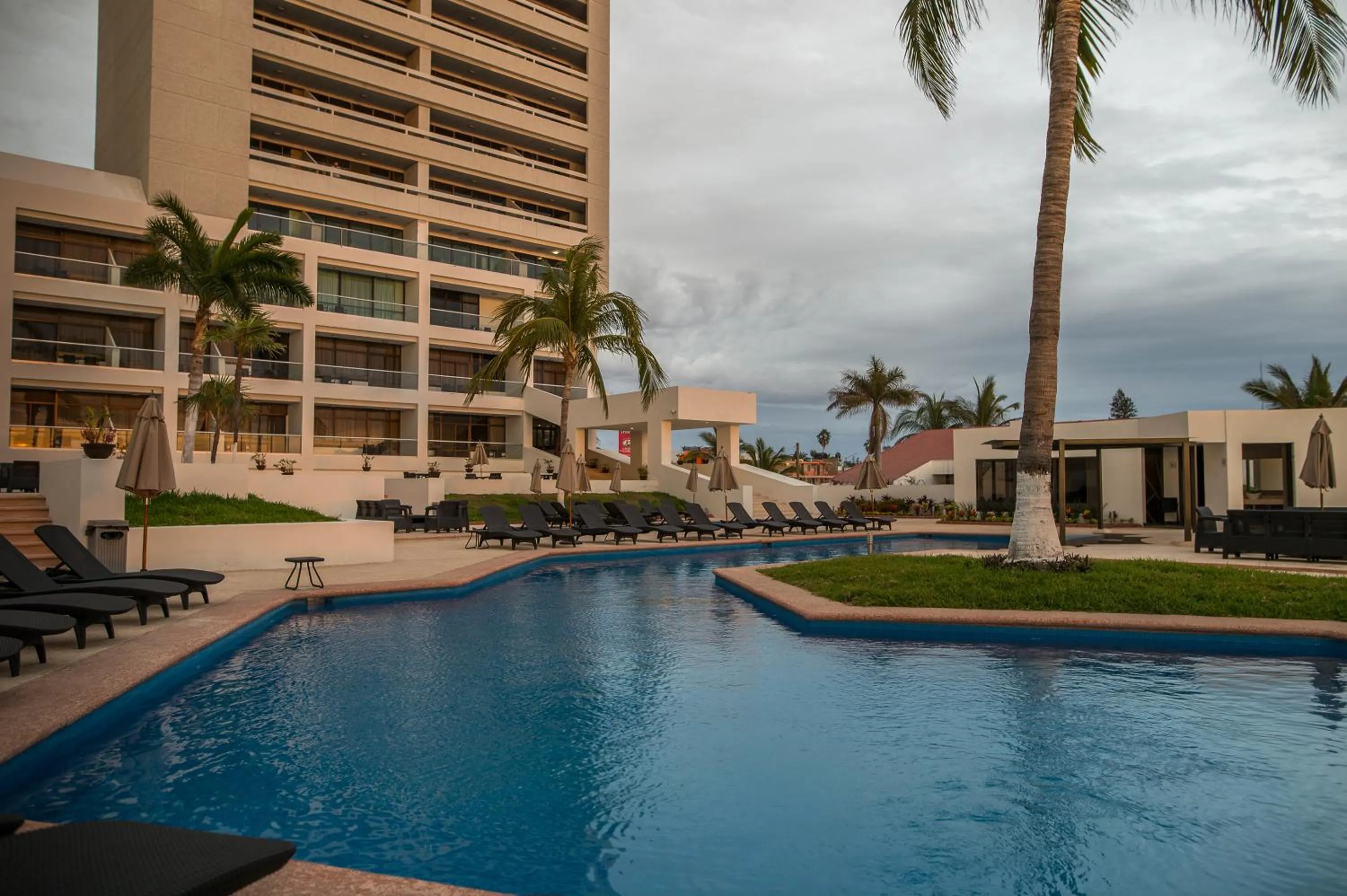 Swimming pool in Ocean View Beach Hotel