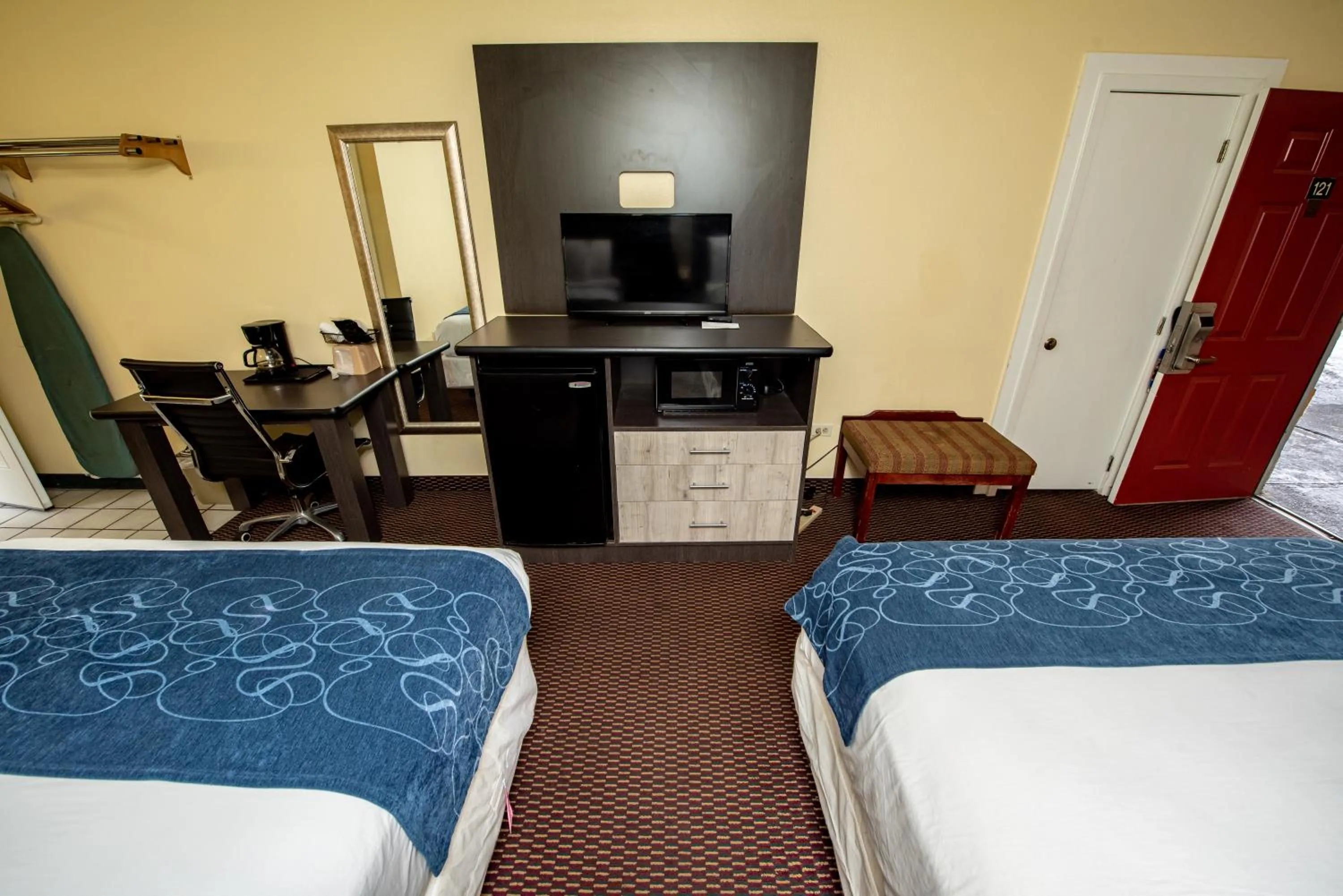 Queen Room with Two Queen Beds  (Non Smoking) in River Place Inn