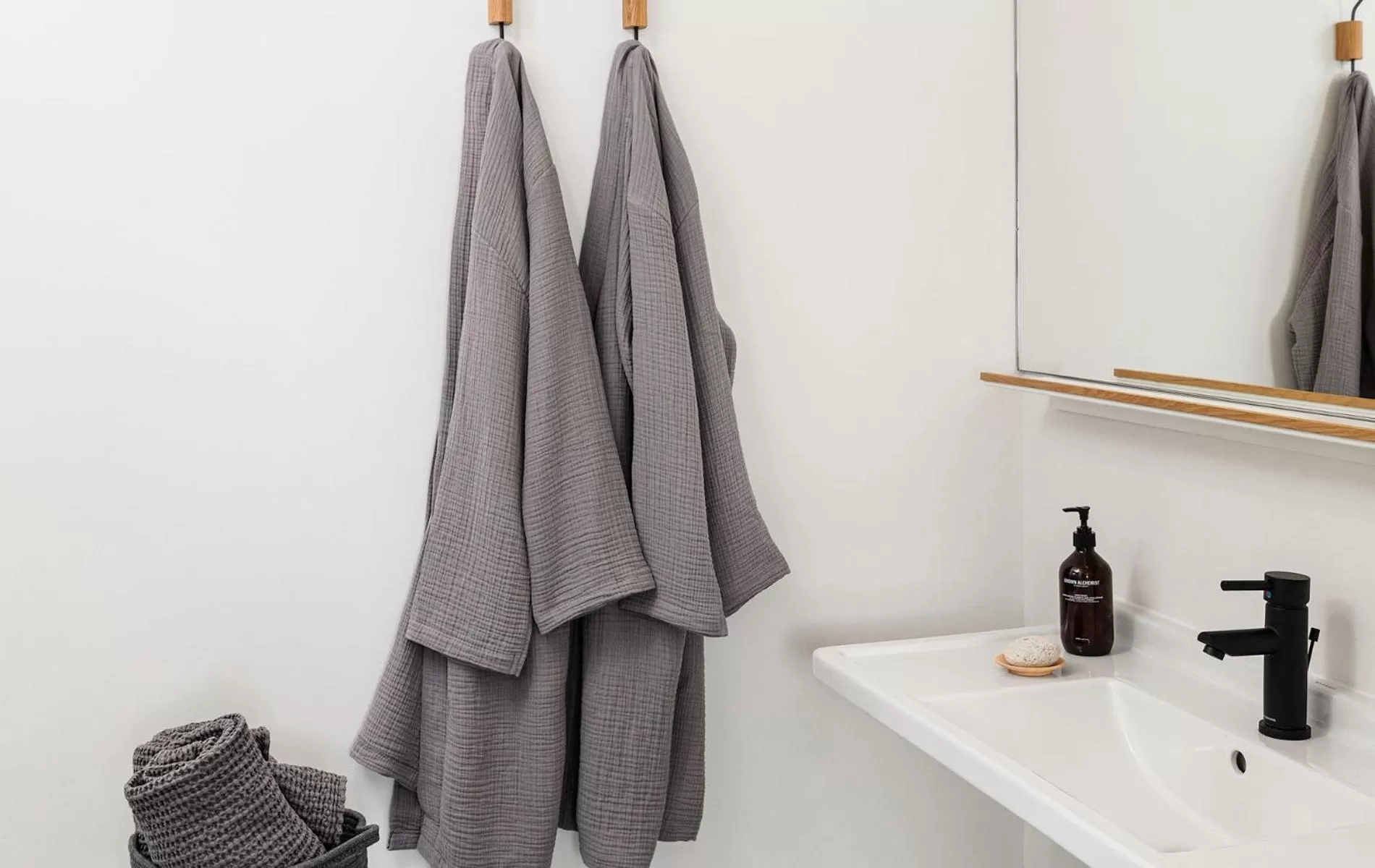 Spacious Double Queen in Hotel June, Los Angeles, a Member of Design Hotels