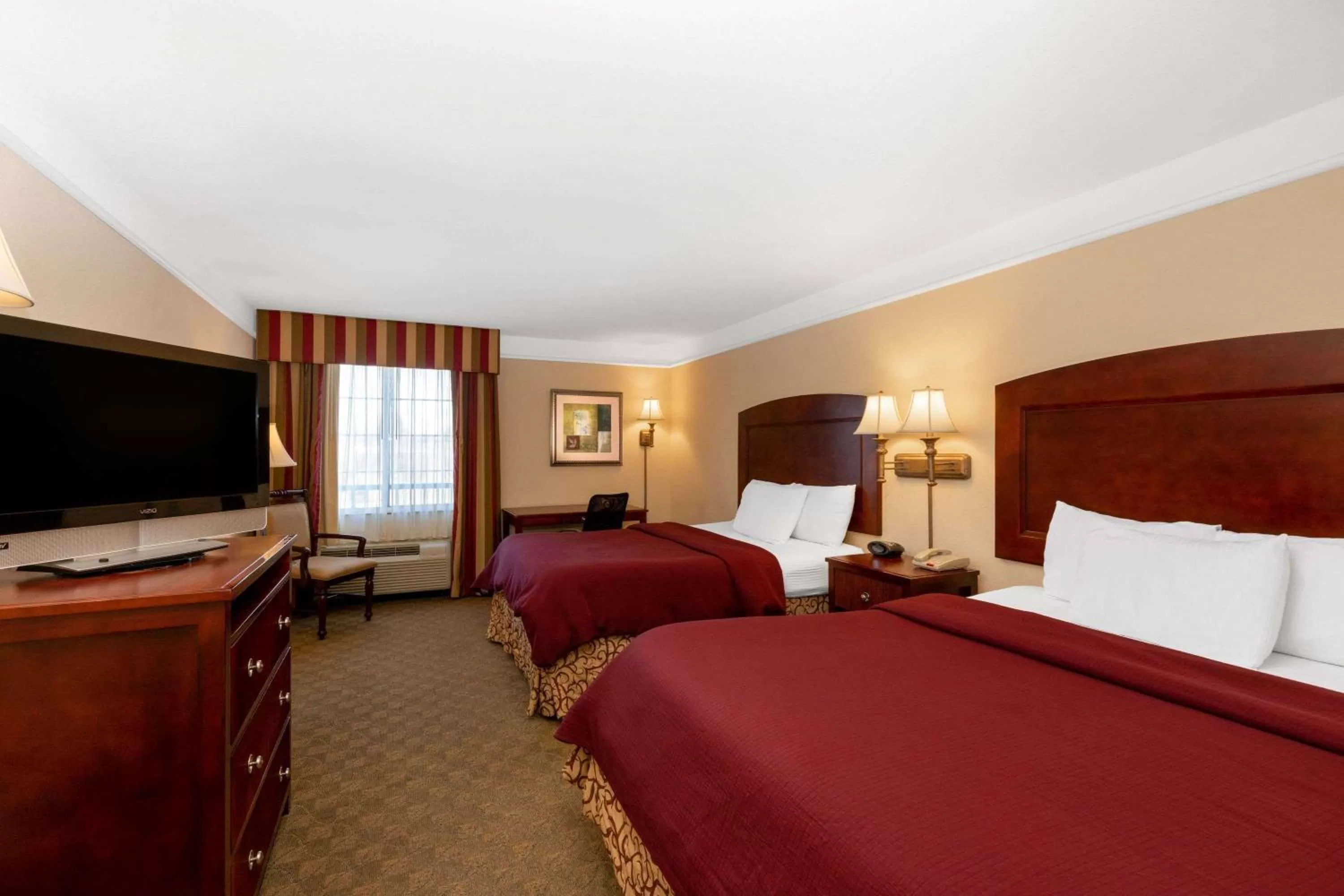 Deluxe Queen Room with Two Queen Beds in La Quinta by Wyndham Dodge City