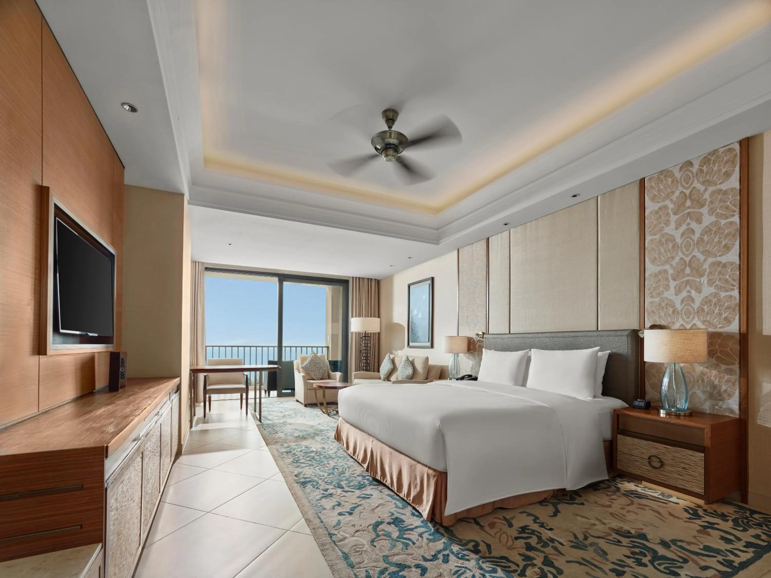 Premier Sea View King Room in Hilton Haikou Meilan