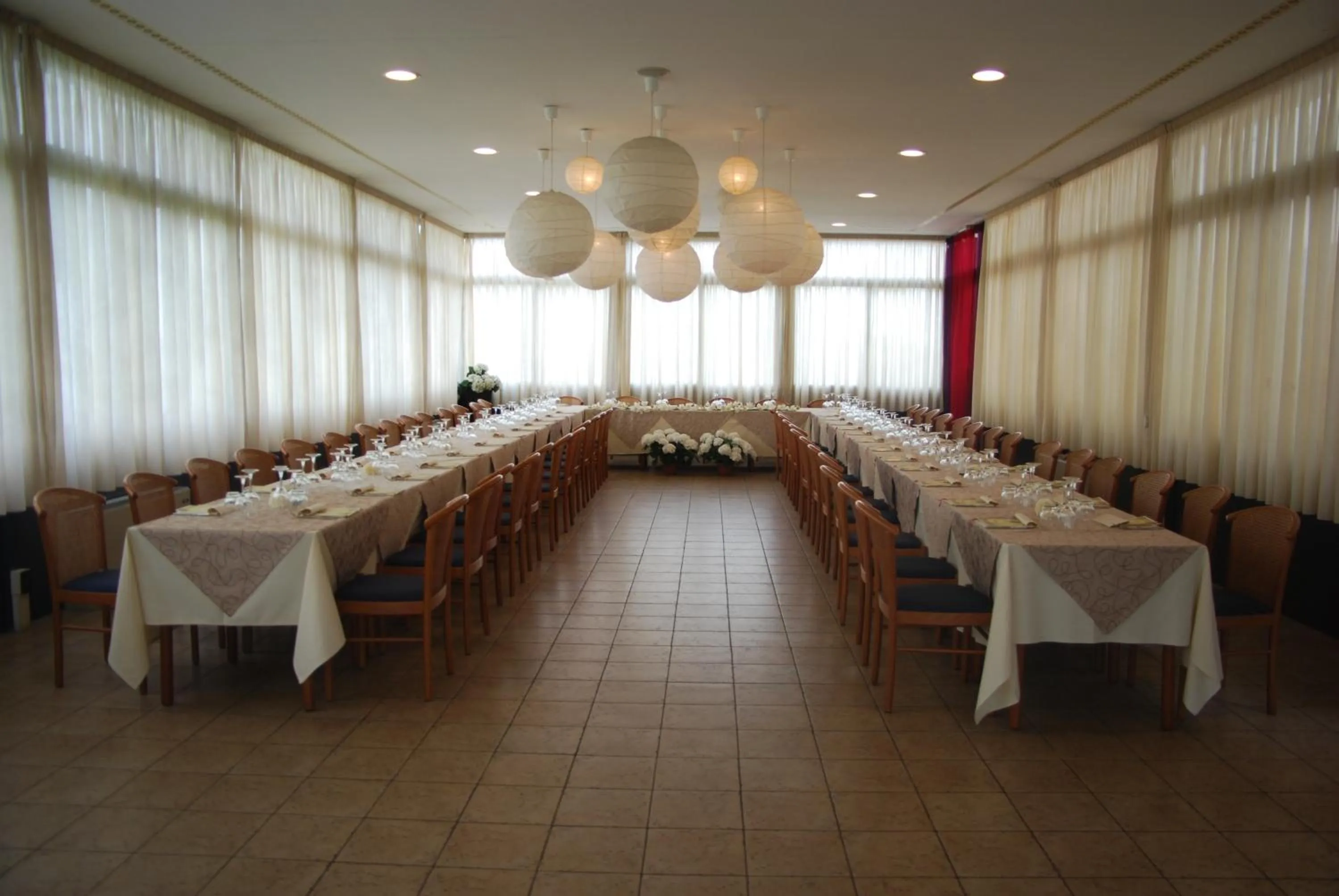 Restaurant/places to eat in Cavalieri del Tau