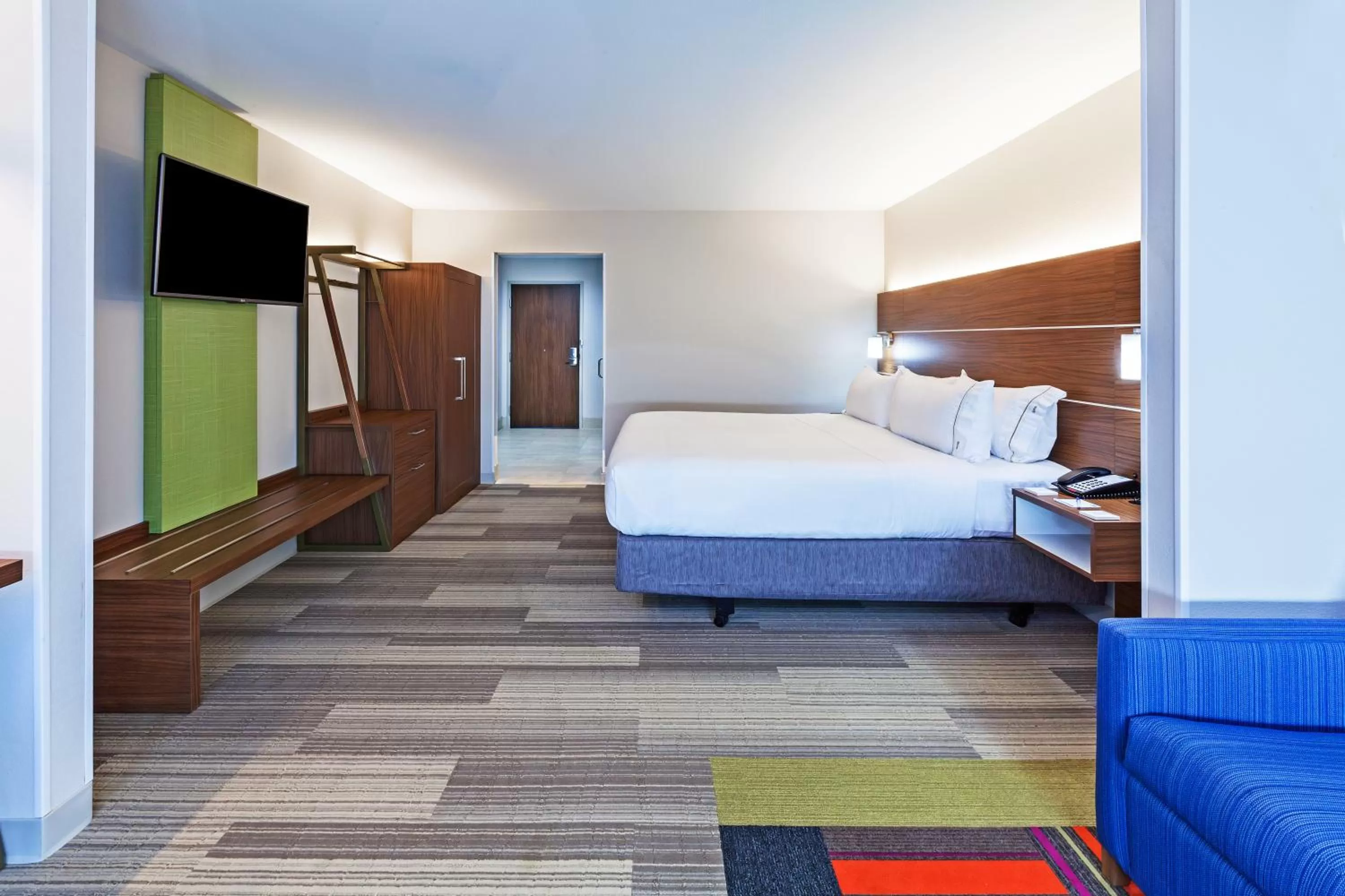 King Room with Roll-In Shower - Disability Access in Holiday Inn Express & Suites Tulsa West - Sand Springs by IHG