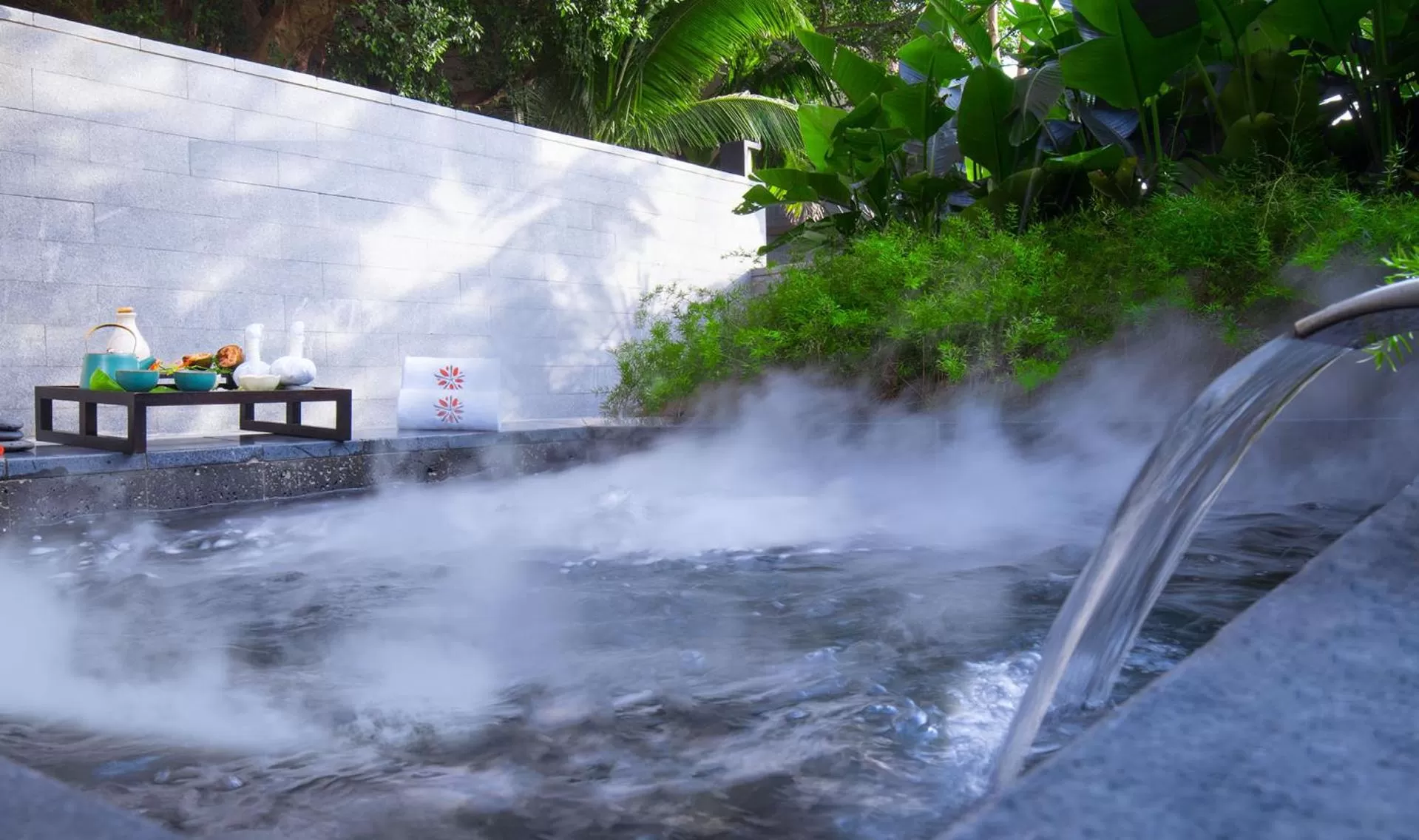 Patio Pool Room - King in Angsana Zhuhai Phoenix Bay