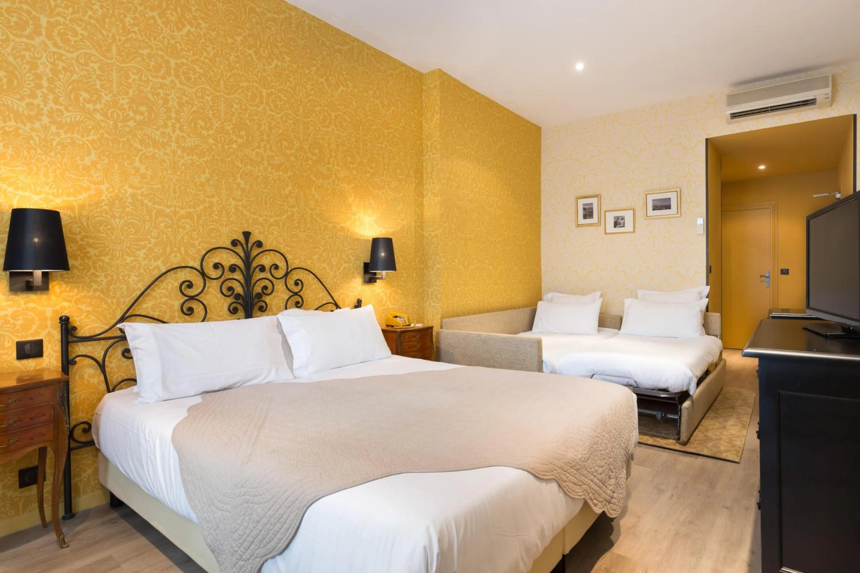 Family Room in Hotel Le Grimaldi by Happyculture