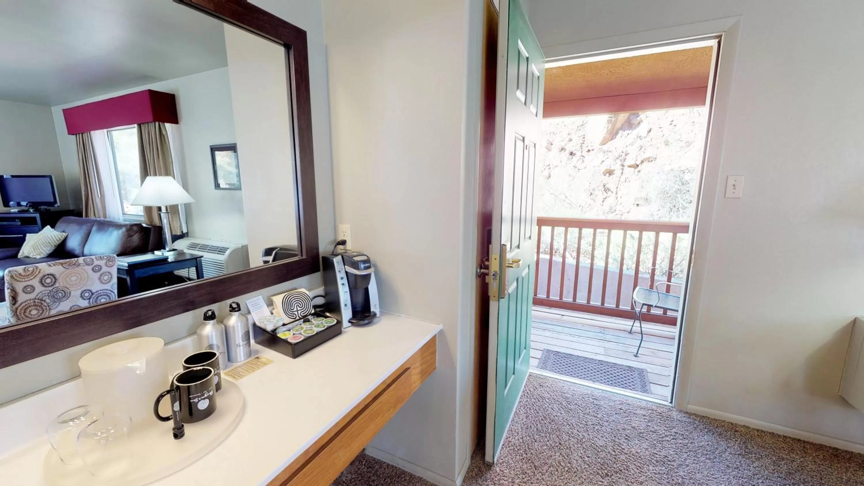 Standard Queen Room with Two Queen Beds in Flanigan`s Resort and Spa