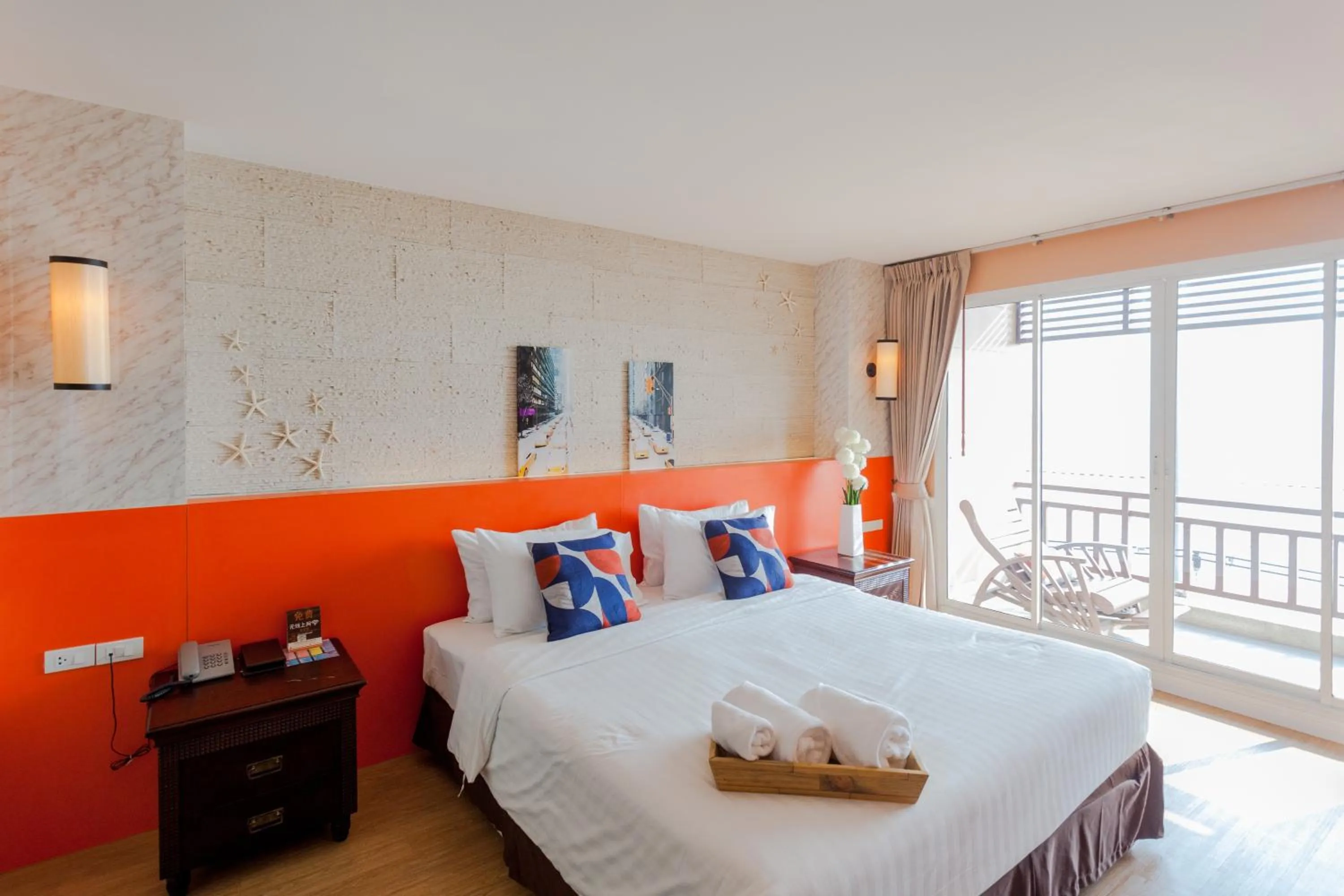 Deluxe Double or Twin Room in Seaside Jomtien Beach Pattaya