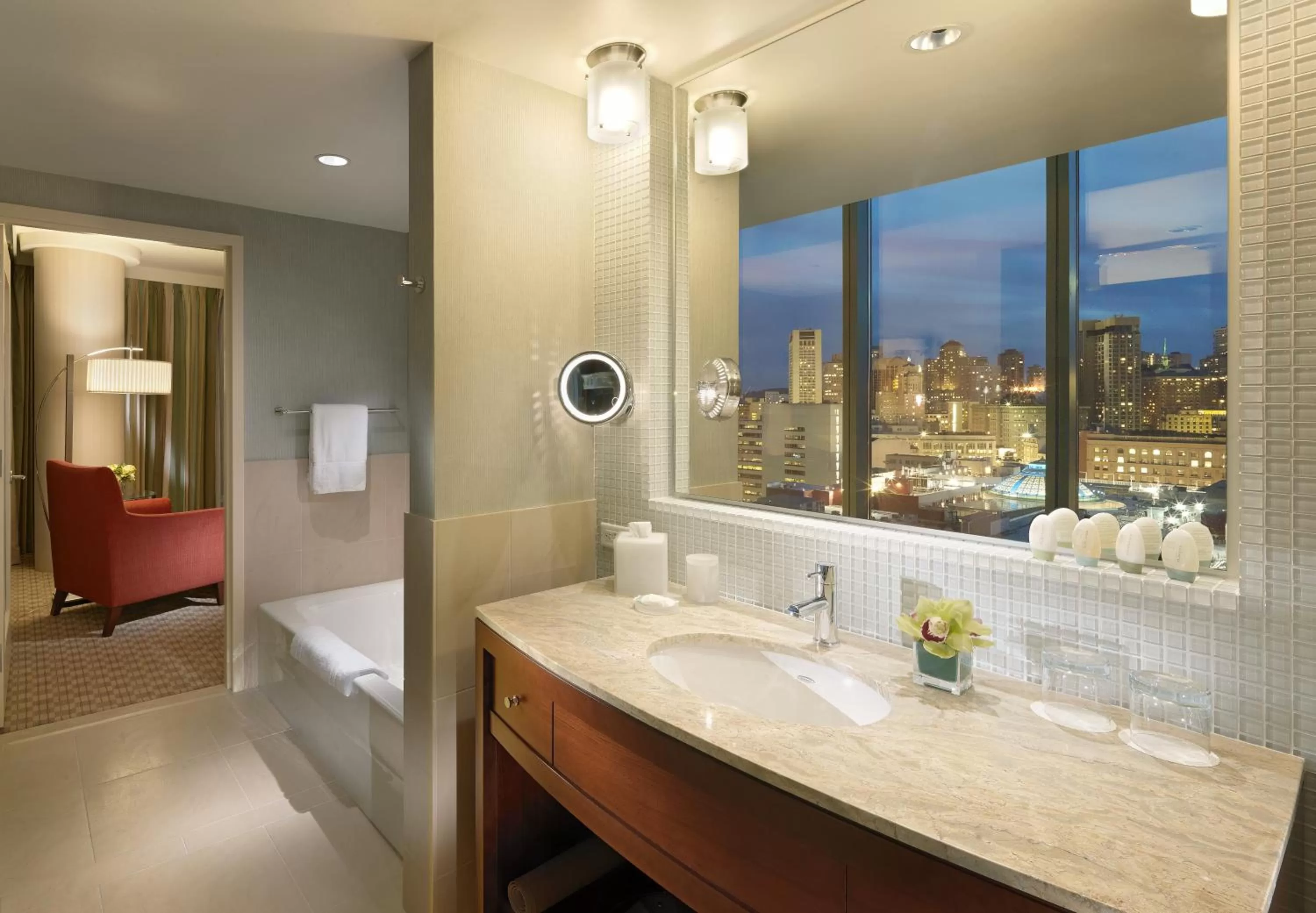 Junior King Suite in InterContinental San Francisco by IHG