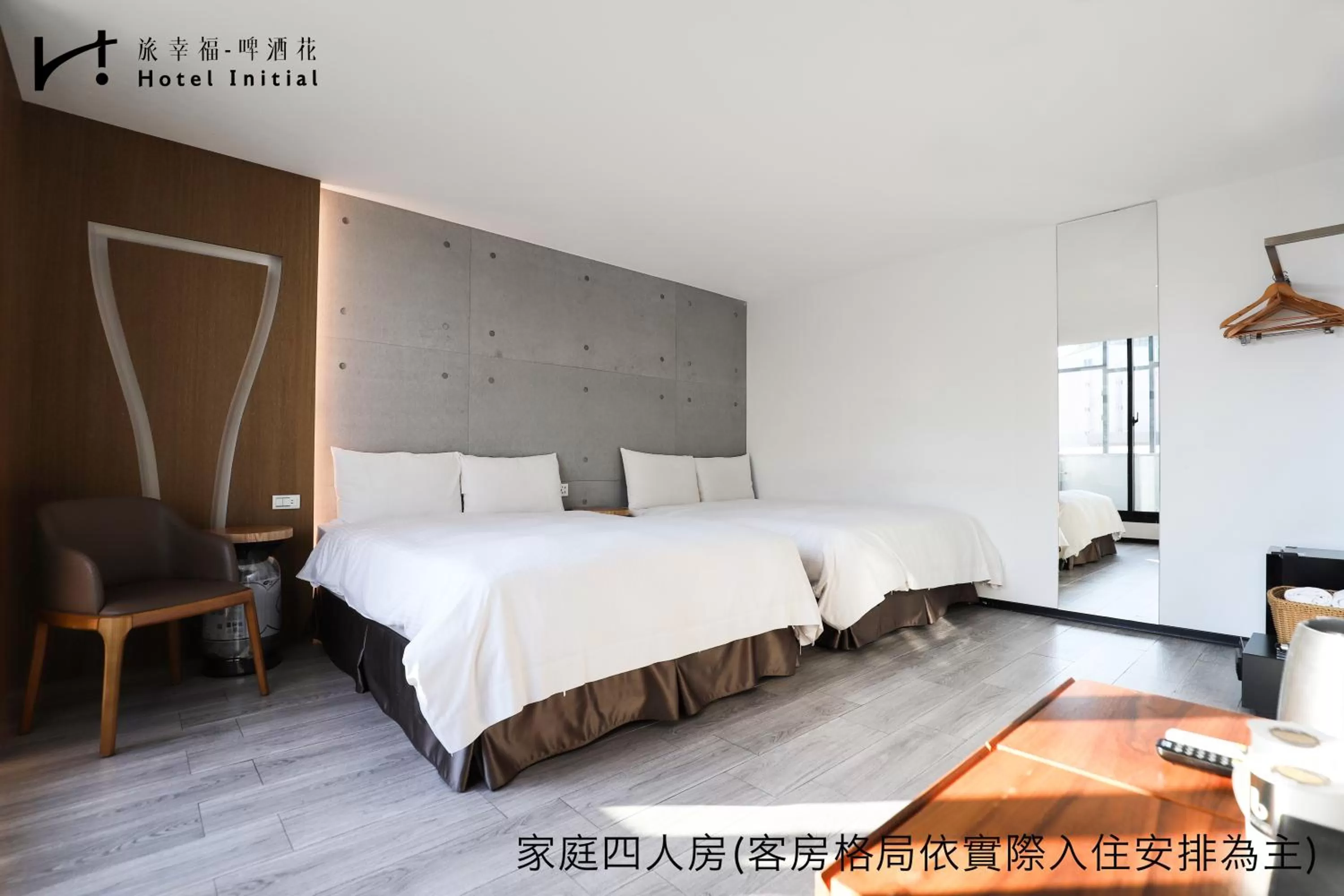 Deluxe Quadruple Room with Balcony in Hotel Initial-Beer