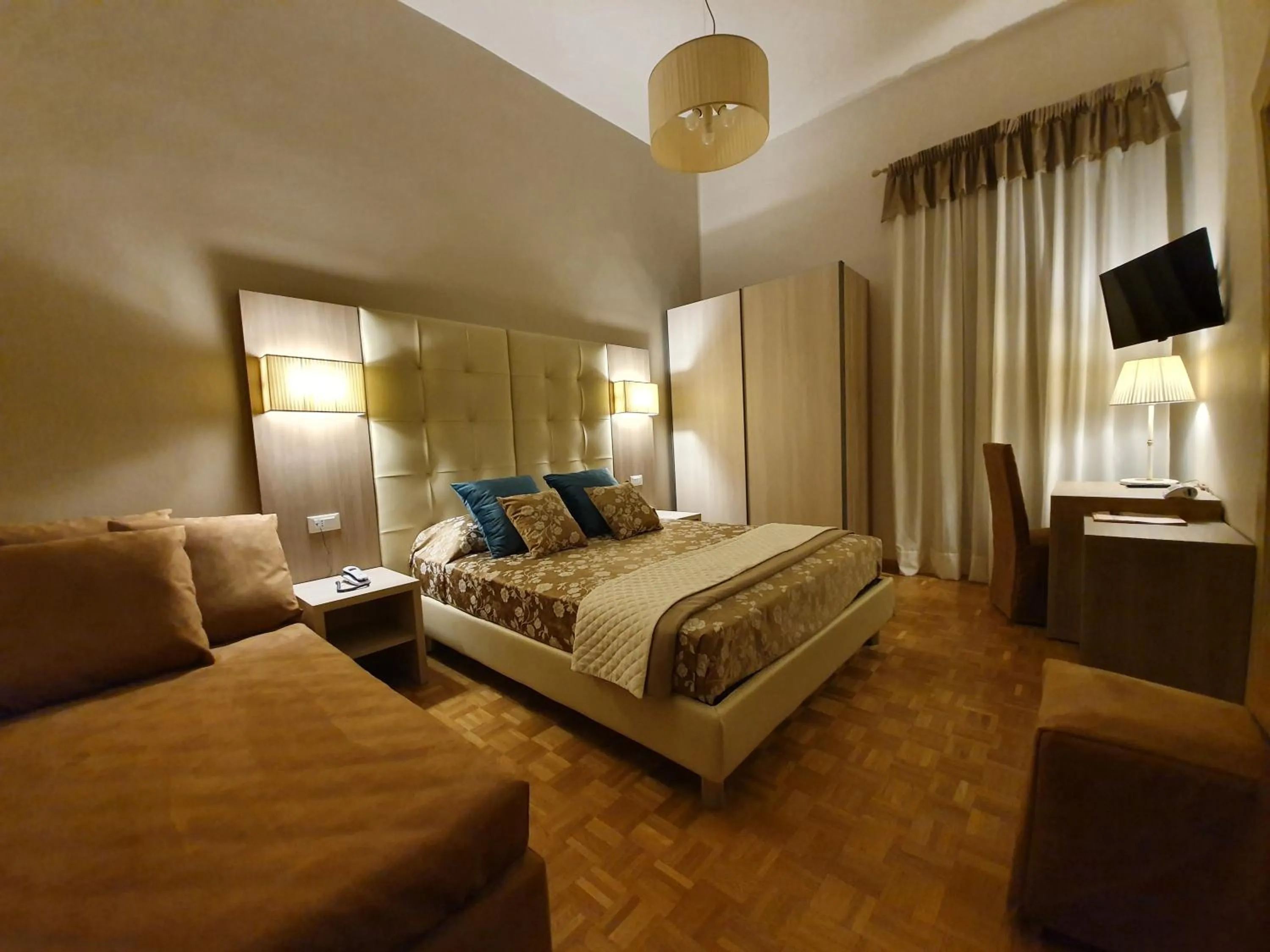Deluxe Triple Room - single occupancy in Hotel Continentale