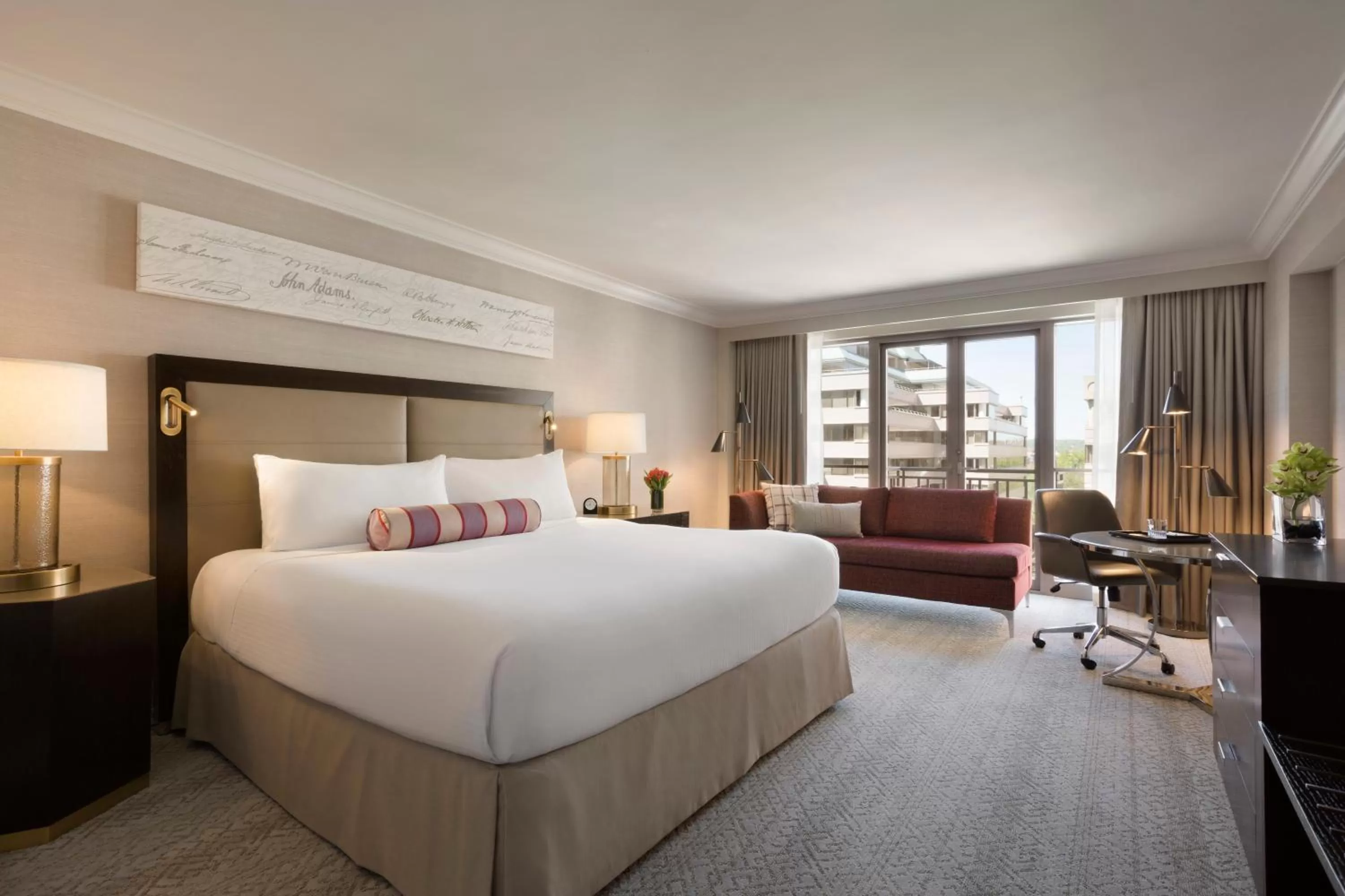 Deluxe Room with One King Bed and Roll-In Shower in The Fairmont Washington DC