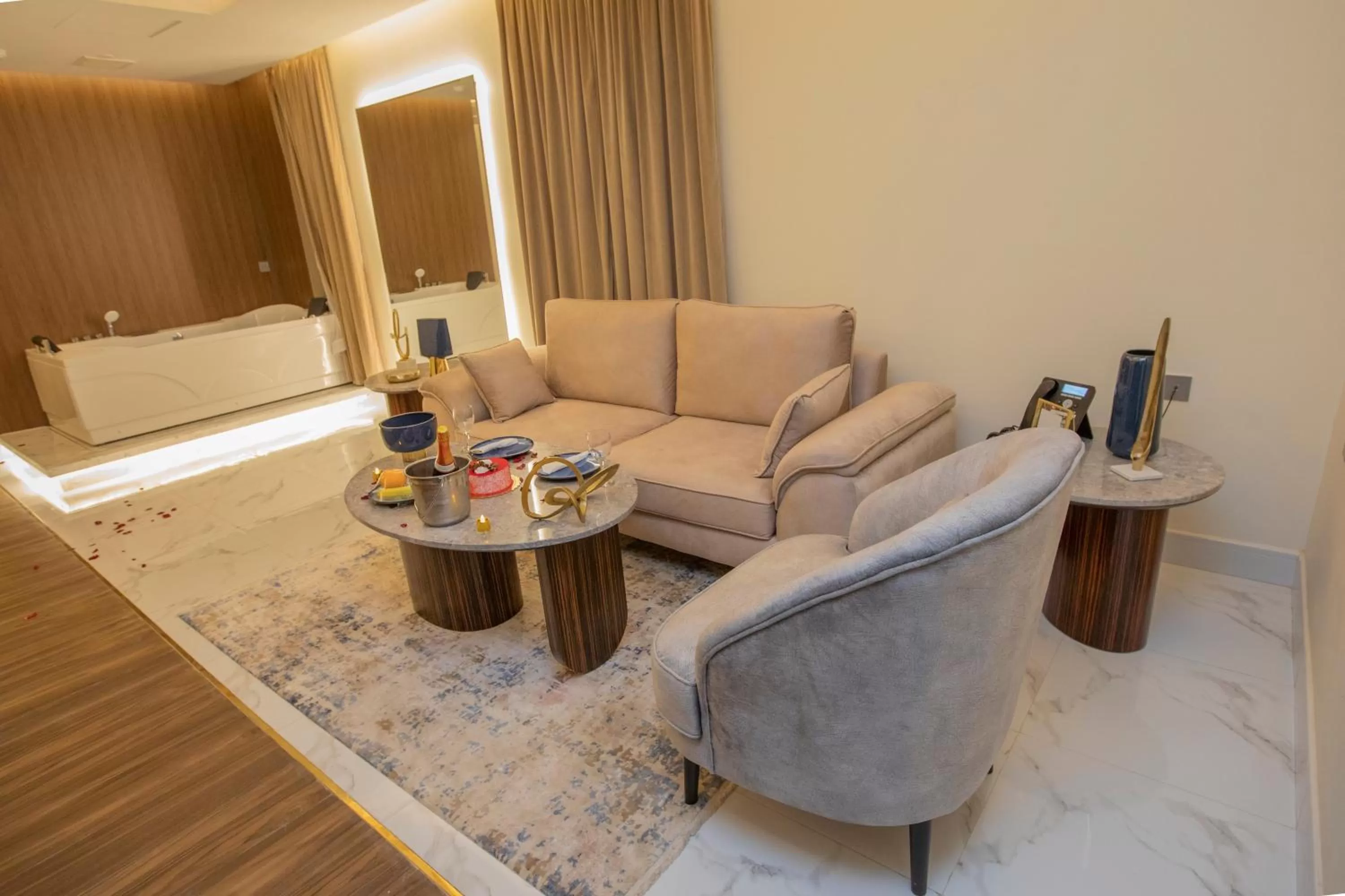 Suite with Spa Bath in Luxury Night Al Mounisea