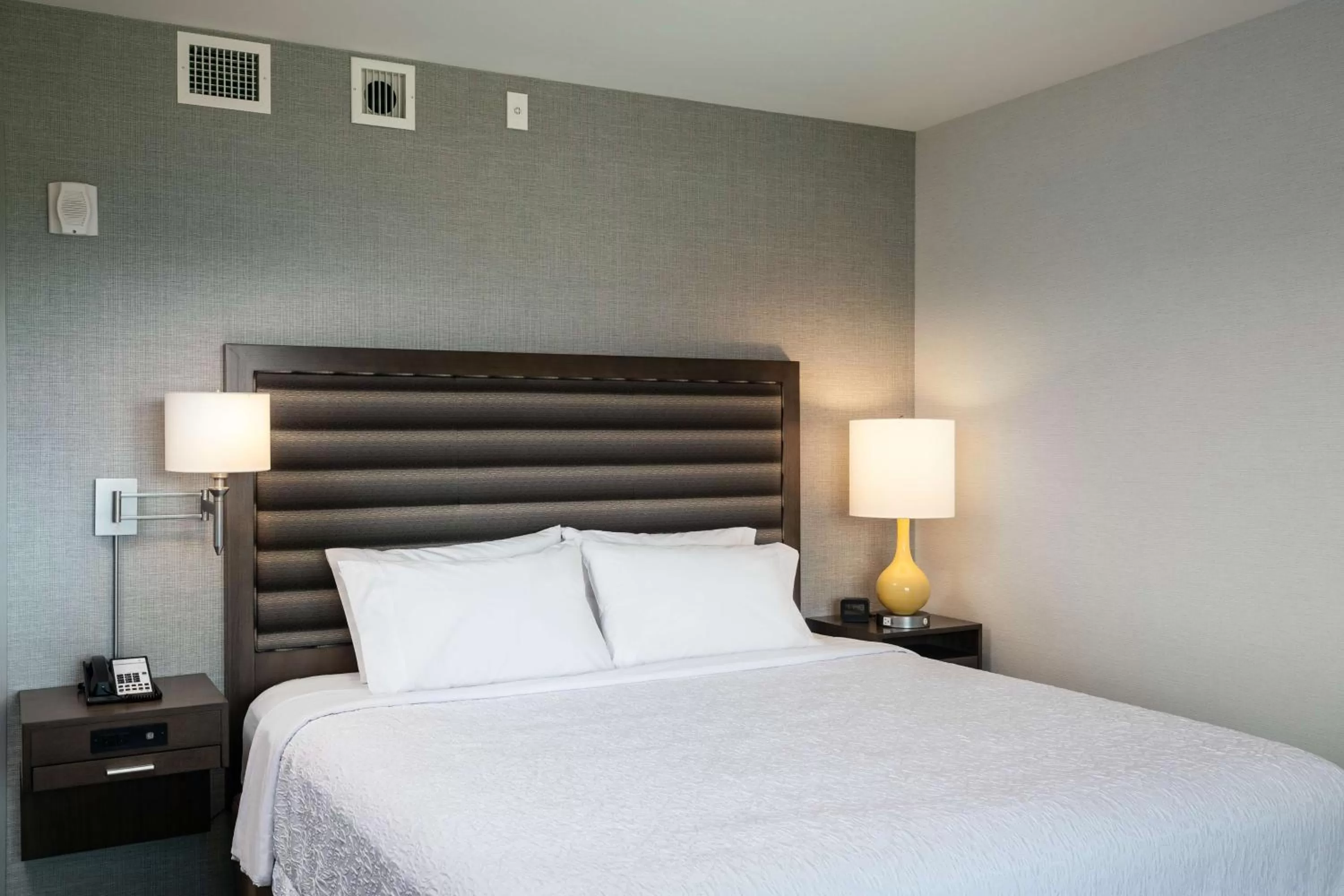 King Room - Hearing Accessible/Non-Smoking  in Hampton Inn & Suites by Hilton Seattle/Northgate