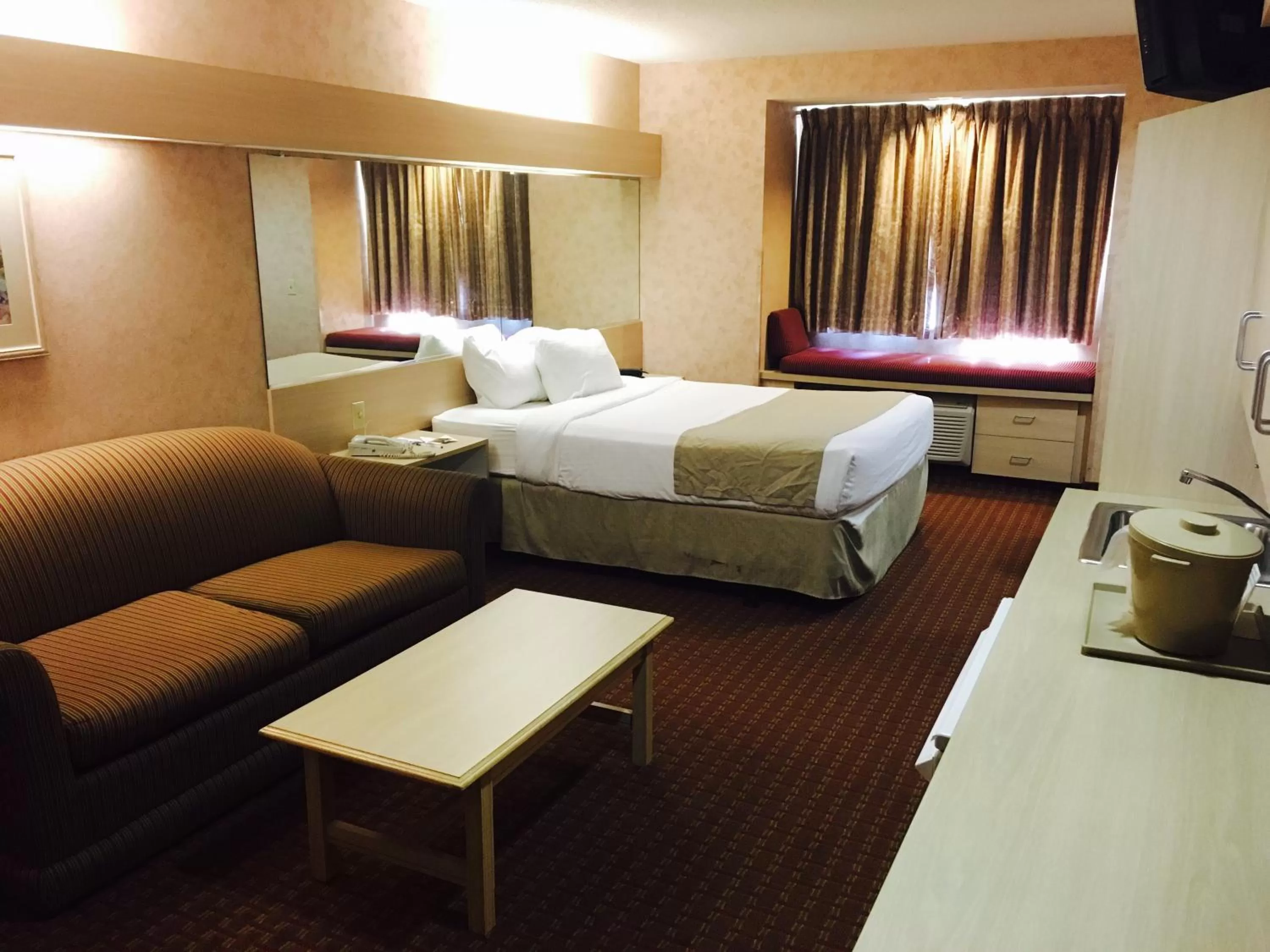 Queen Suite - Mobility Access/Non-Smoking in Microtel Inn & Suites by Wyndham Syracuse Baldwinsville