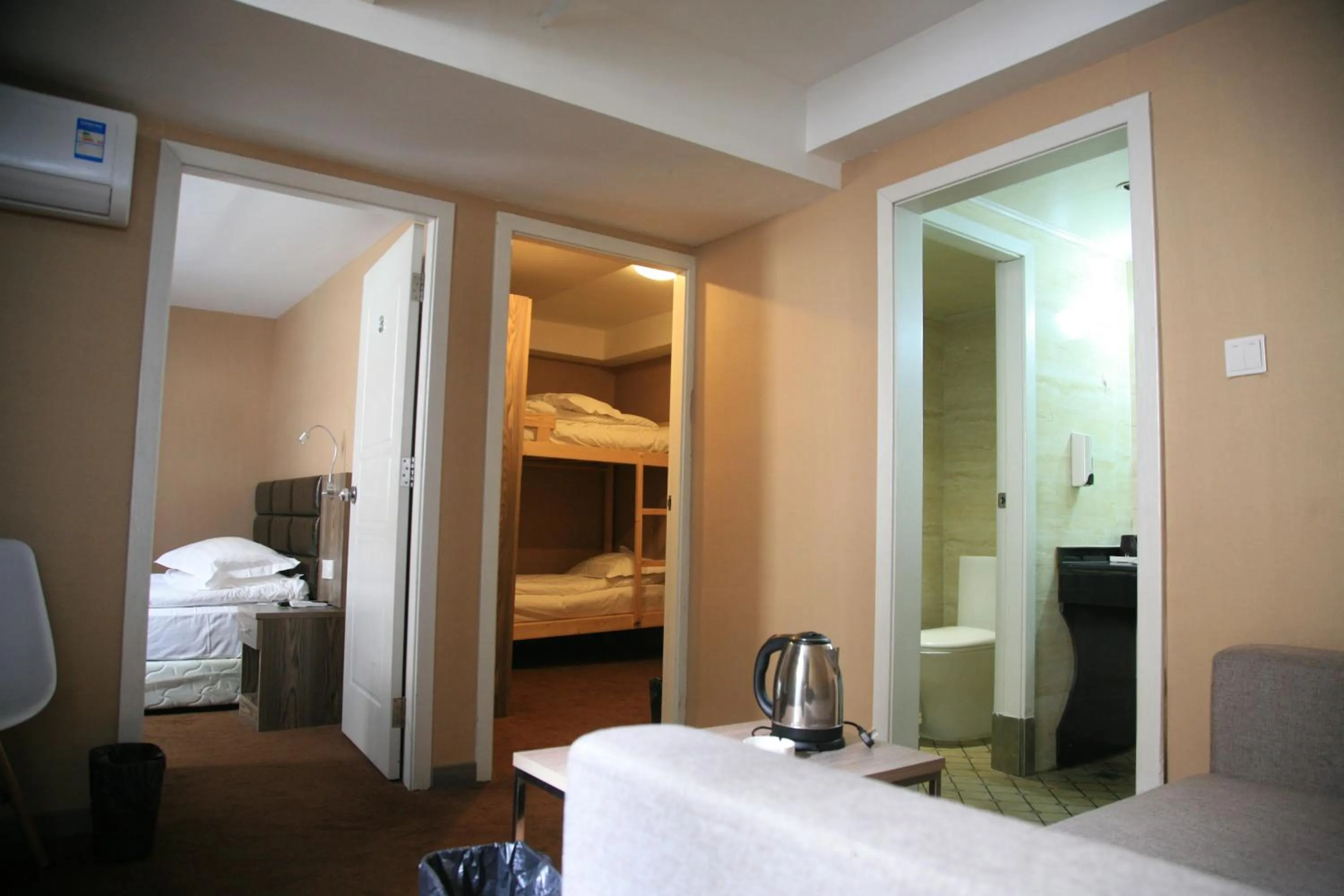 Three-Bedroom Apartment in Shanghai Fish Inn Bund