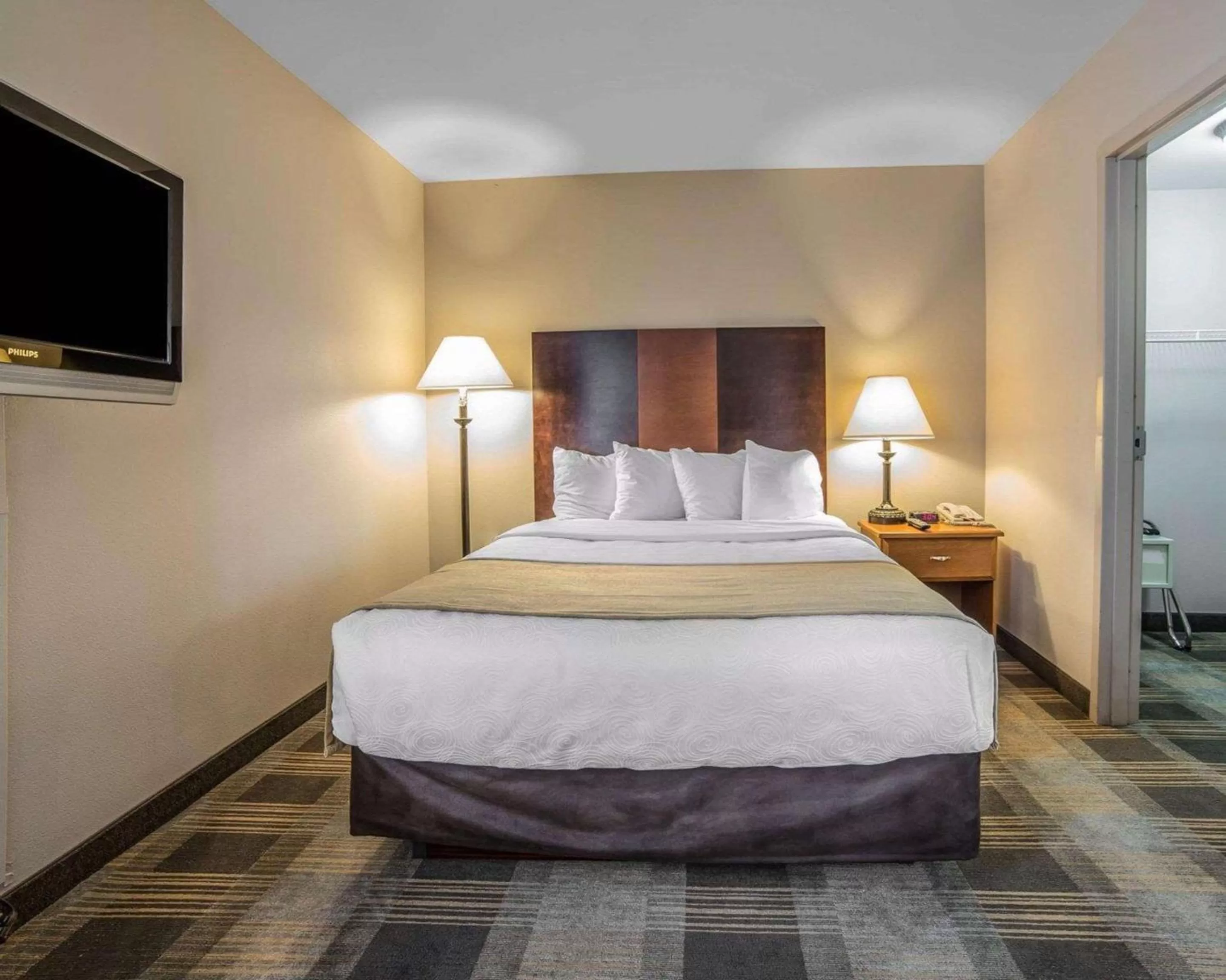 Efficiency Queen Suite - Accessible/Non-Smoking in MainStay Suites Casper