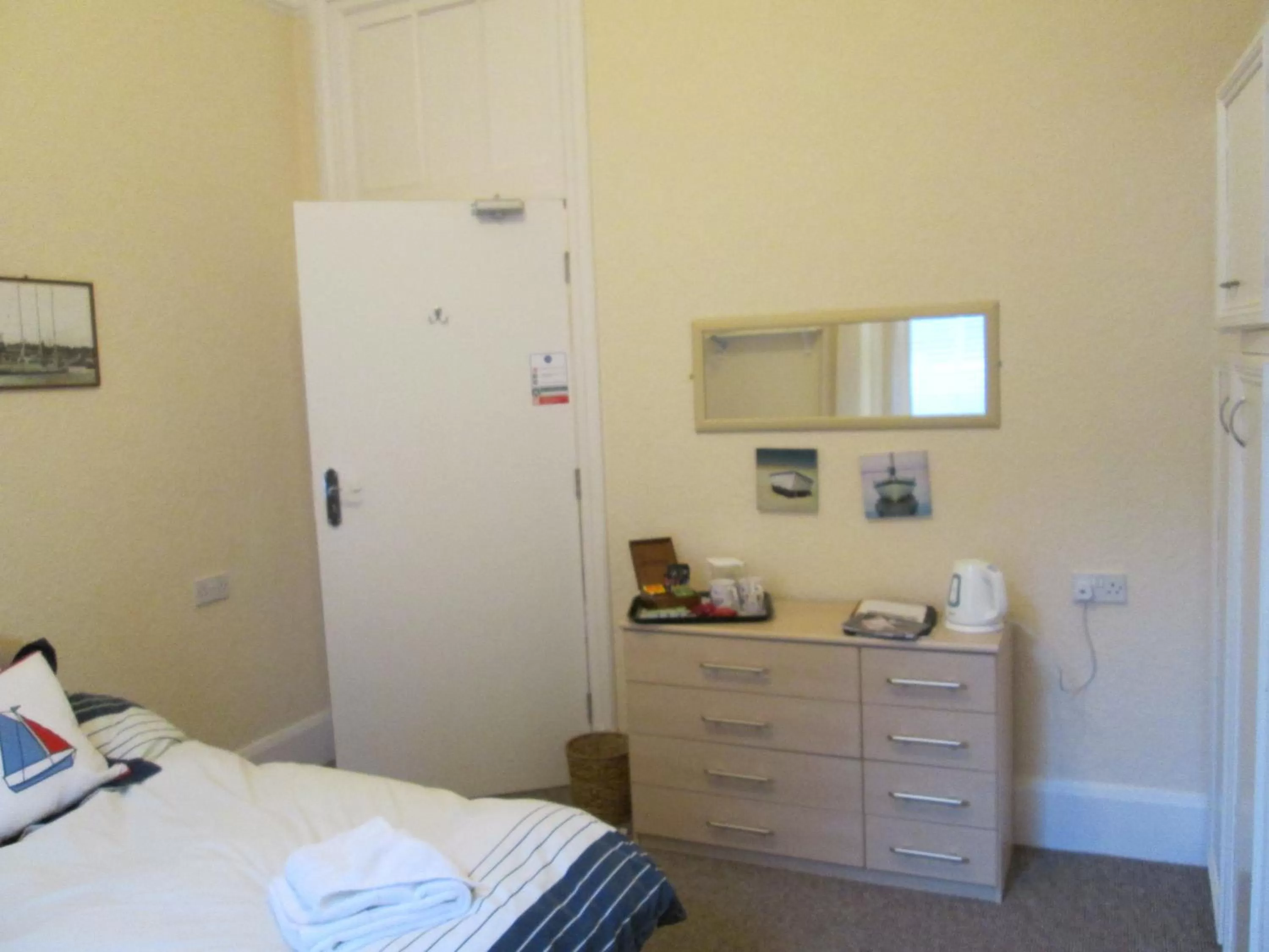 Twin Room in Weston Manor