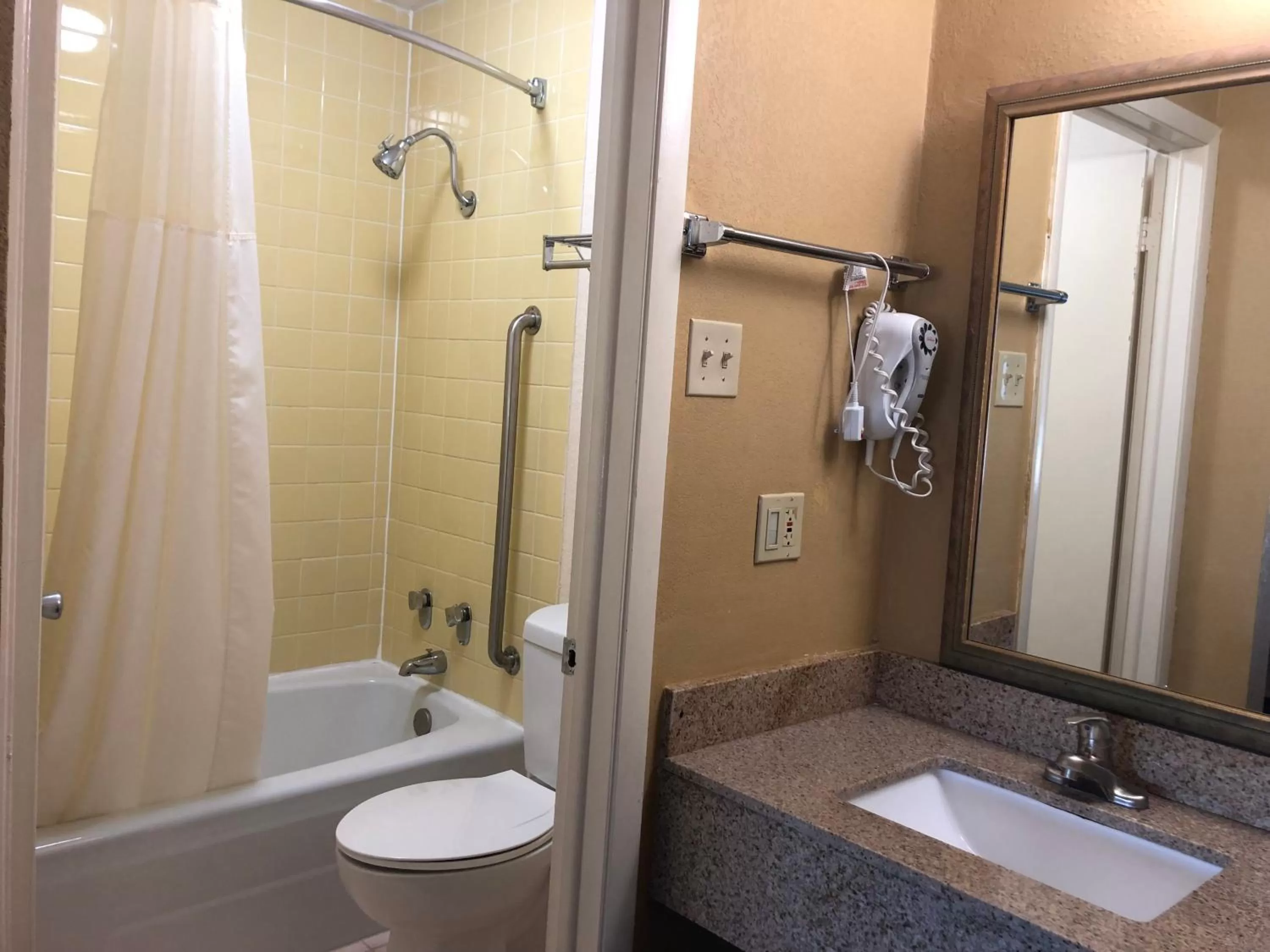 King Room with Pool View - Non-Smoking in Quality Inn Alachua - Gainesville Area