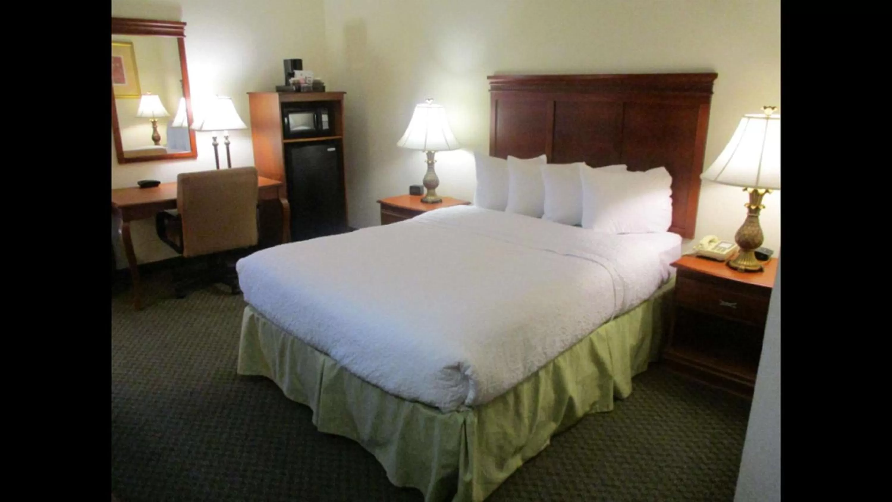 Queen Room with Mobility Accessible Roll-In Shower in Quality Inn - Norman near University