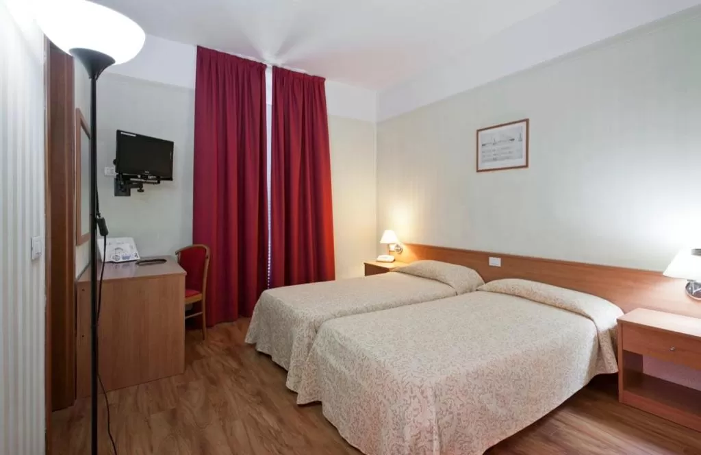 Standard Twin Room - Disability Access in Hotel Fortuna