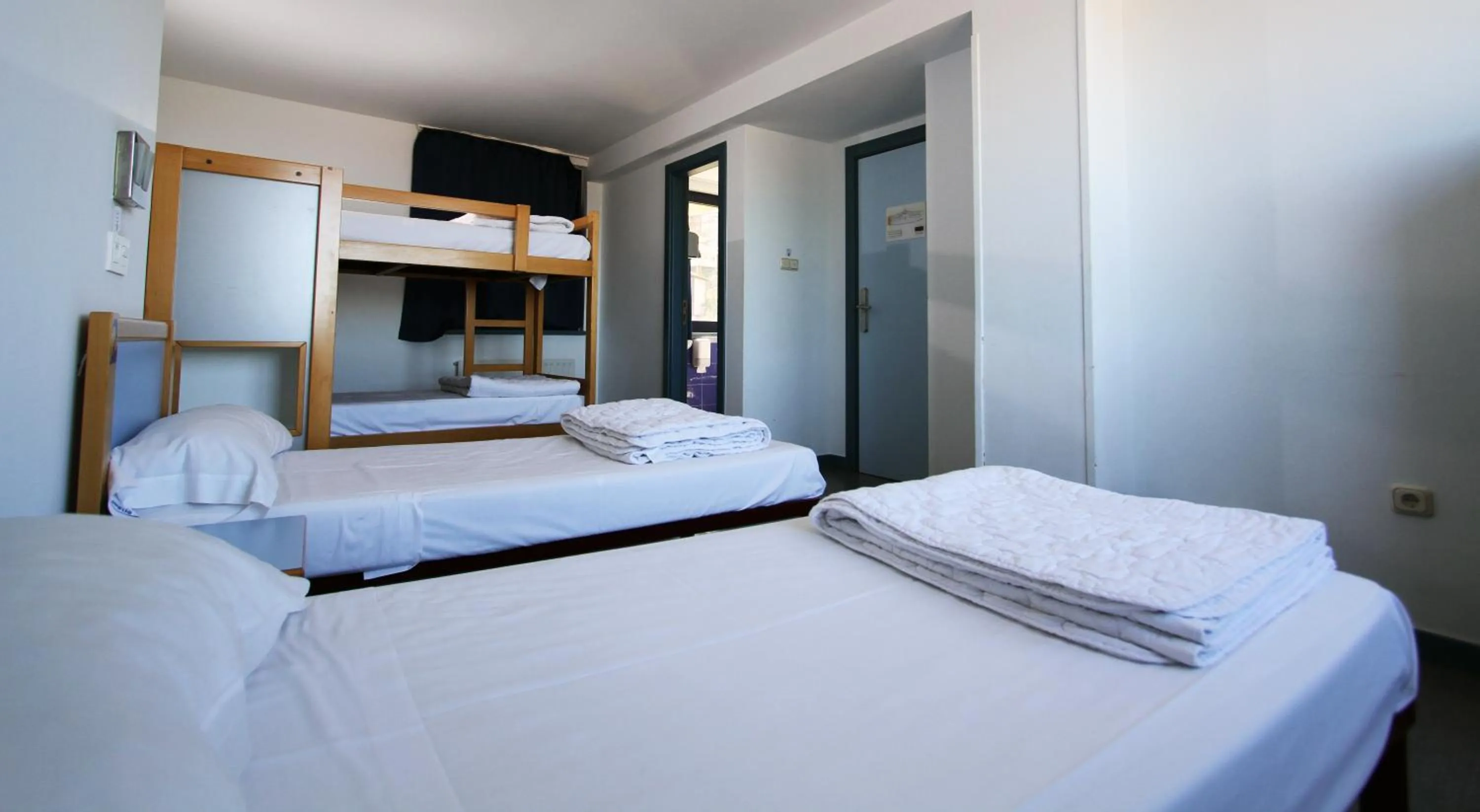 Private Quadruple Room with Bathroom in Bilbao Hostel