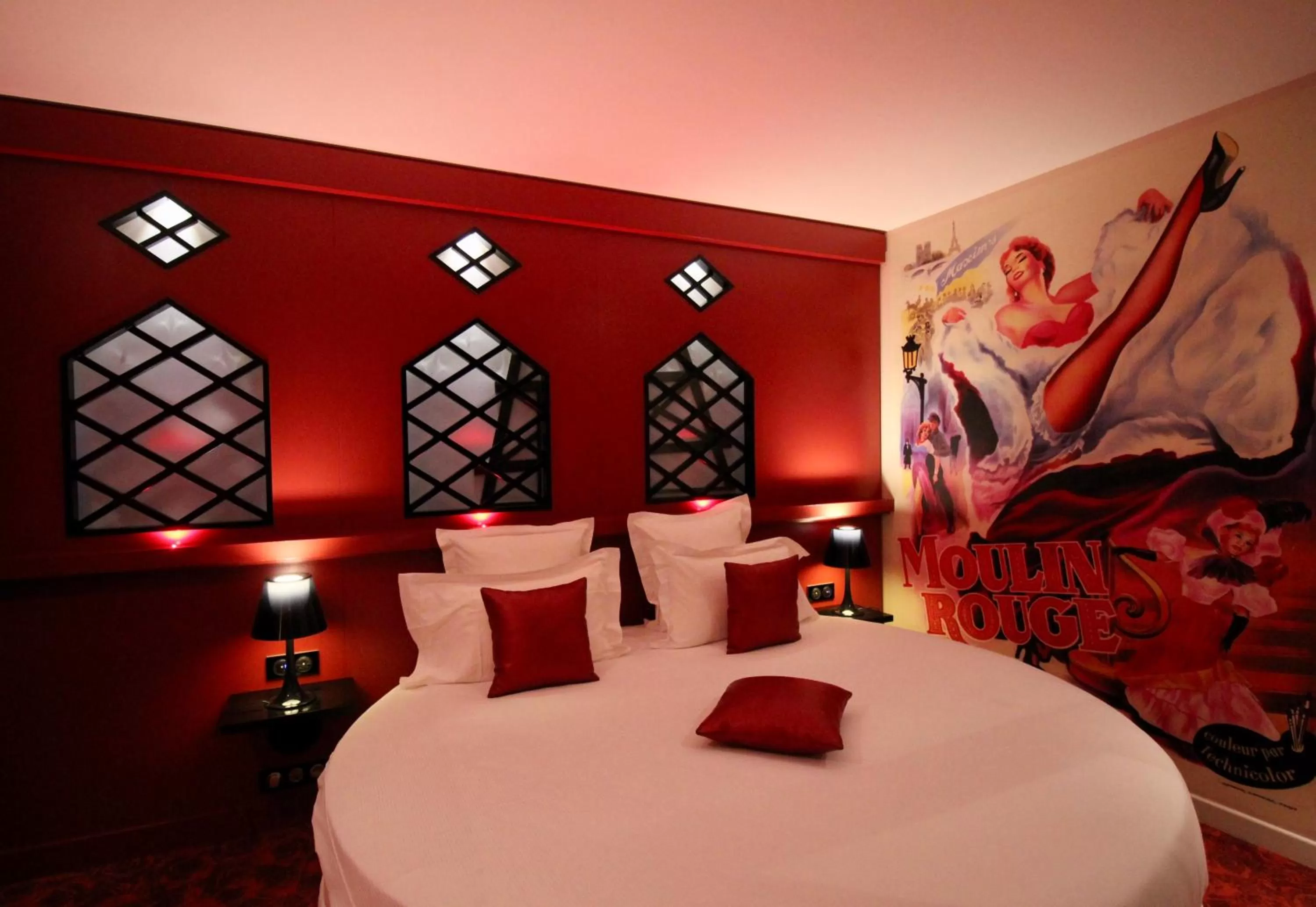 Double Room Moulin Rouge with Shower in Secret de Paris - Hotel & Spa
