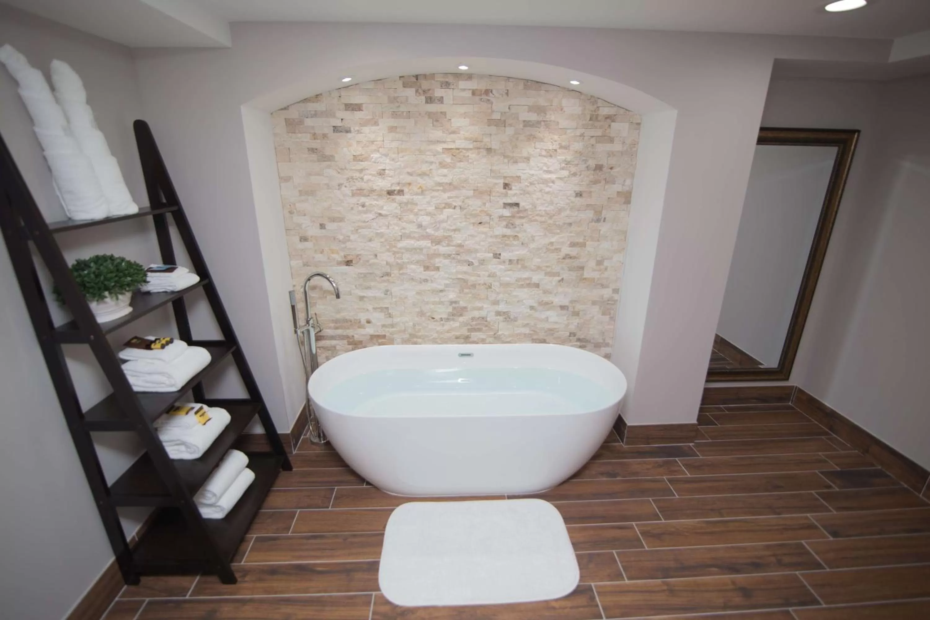 Deluxe King Suite in Best Western Plus Fairfield Executive Inn