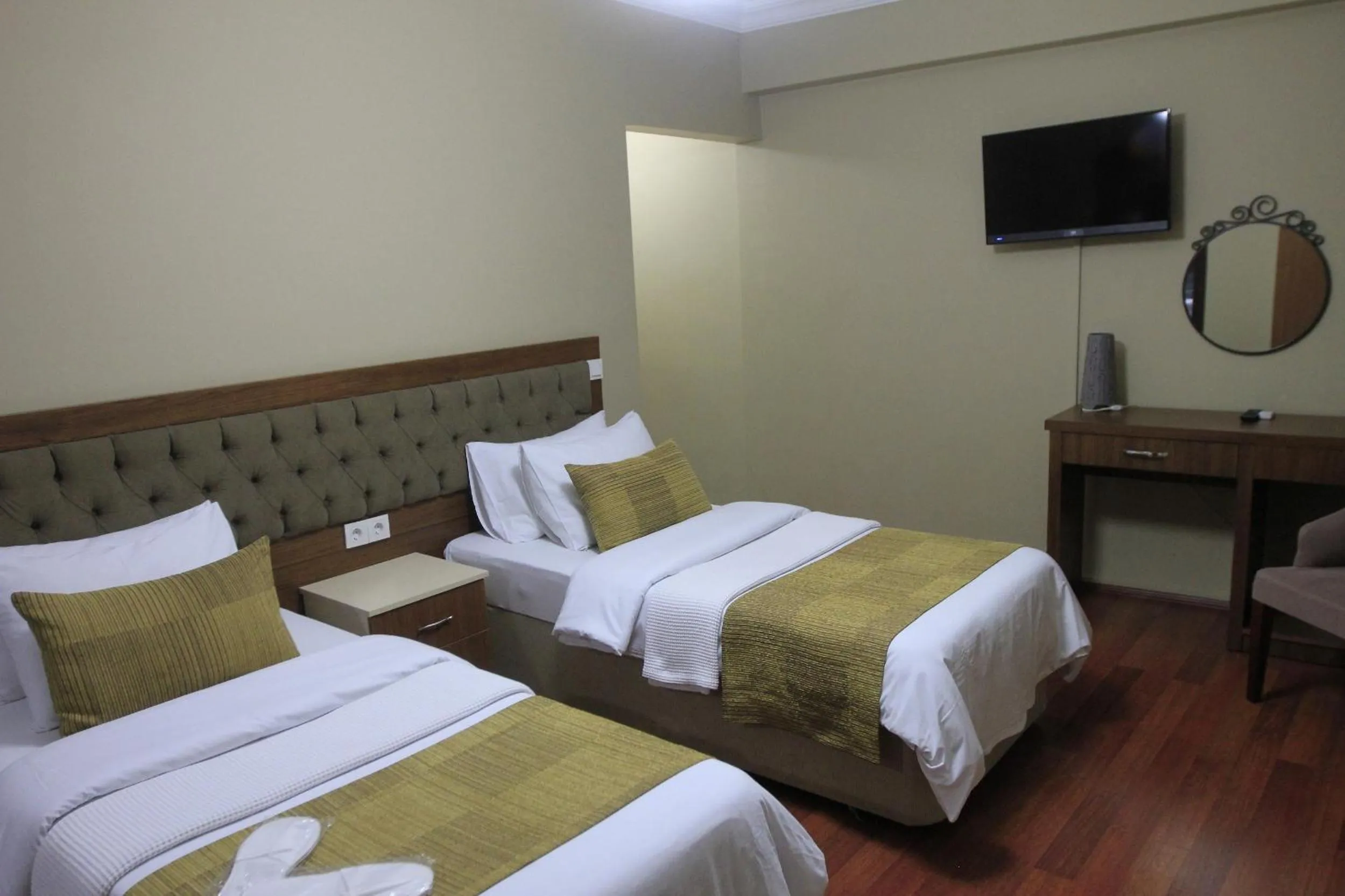 Twin Room in Ramparts Hotel