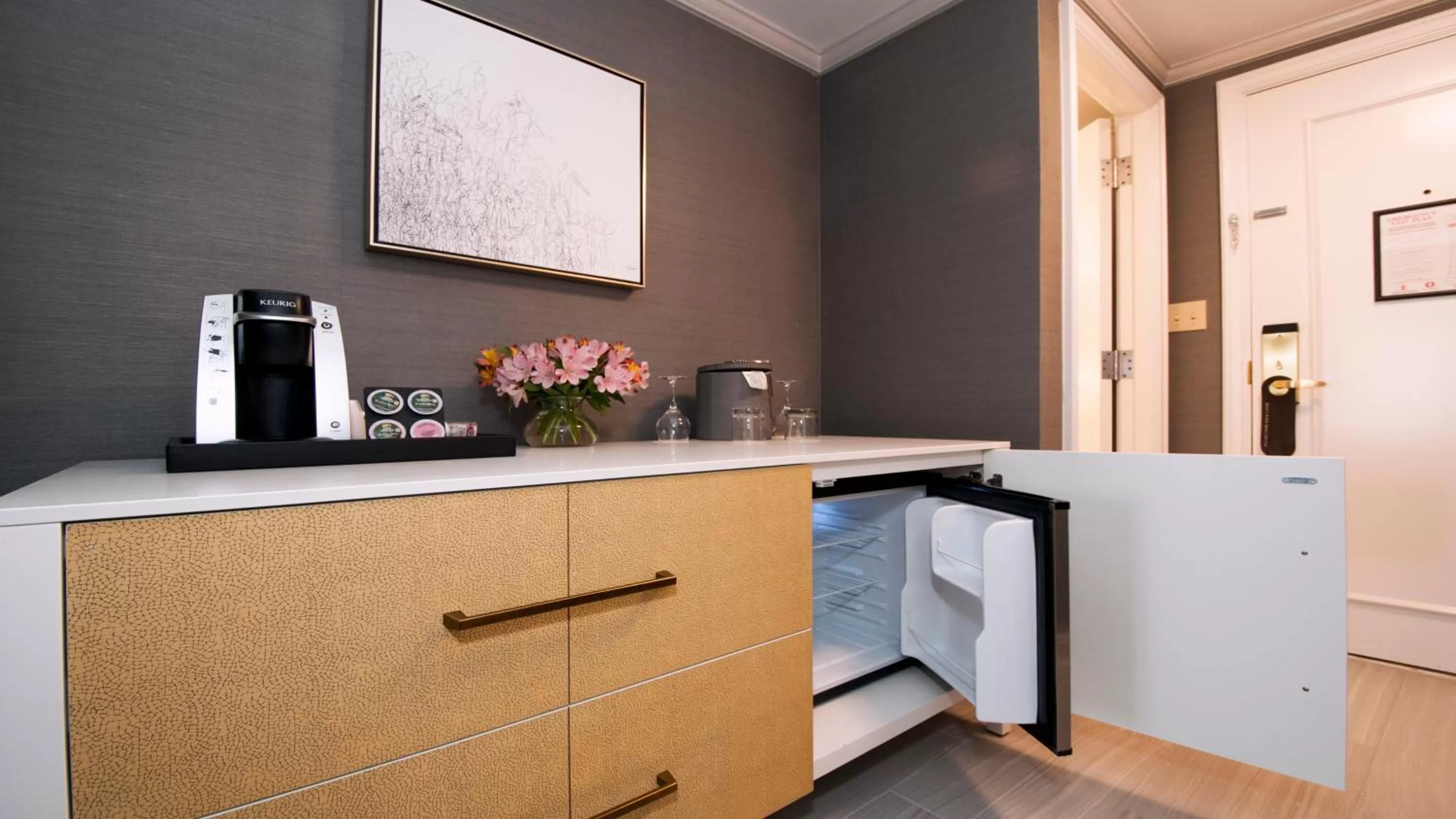 Premium King Room with Sofa Bed and Balcony - Plaza View in InterContinental Kansas City at the Plaza by IHG