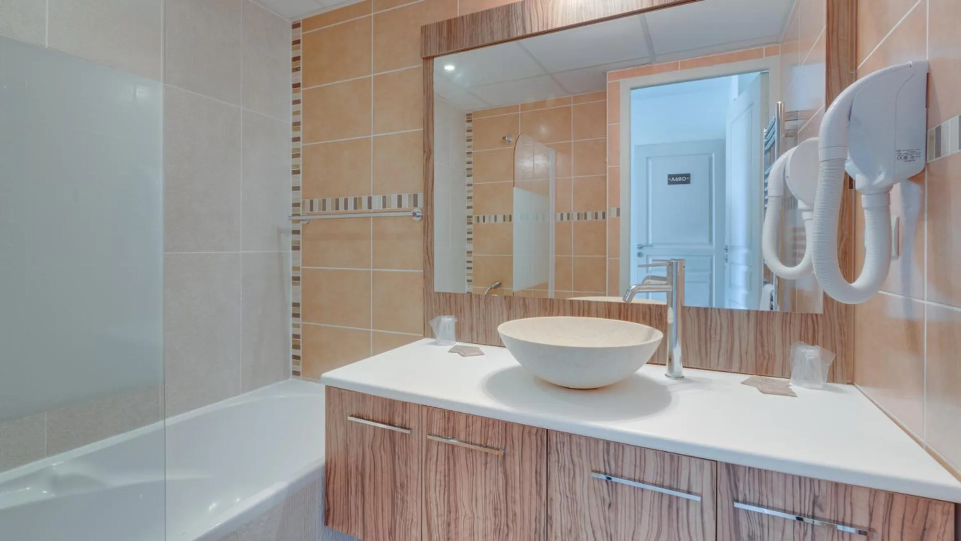 Double or Twin Room in Vacancéole – Le Domaine de Camiole