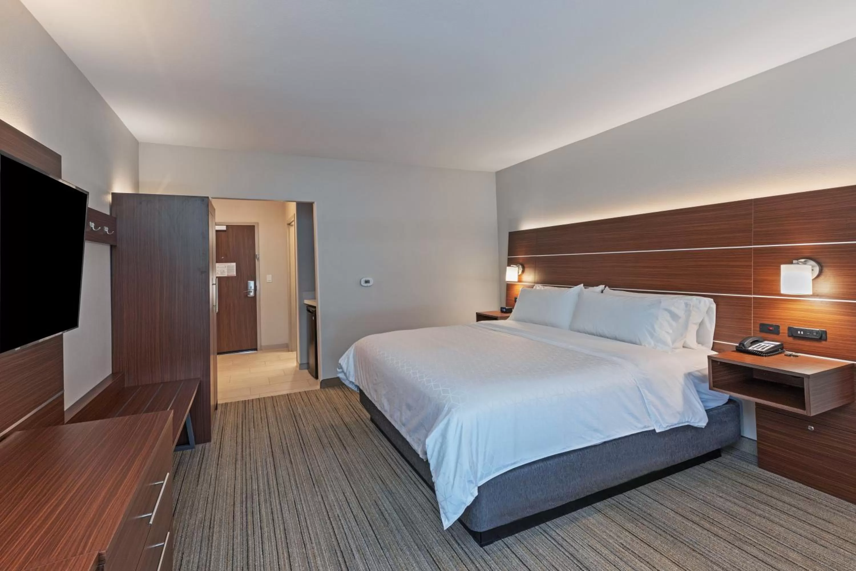 Standard King Room in Holiday Inn Express & Suites - Parsons by IHG