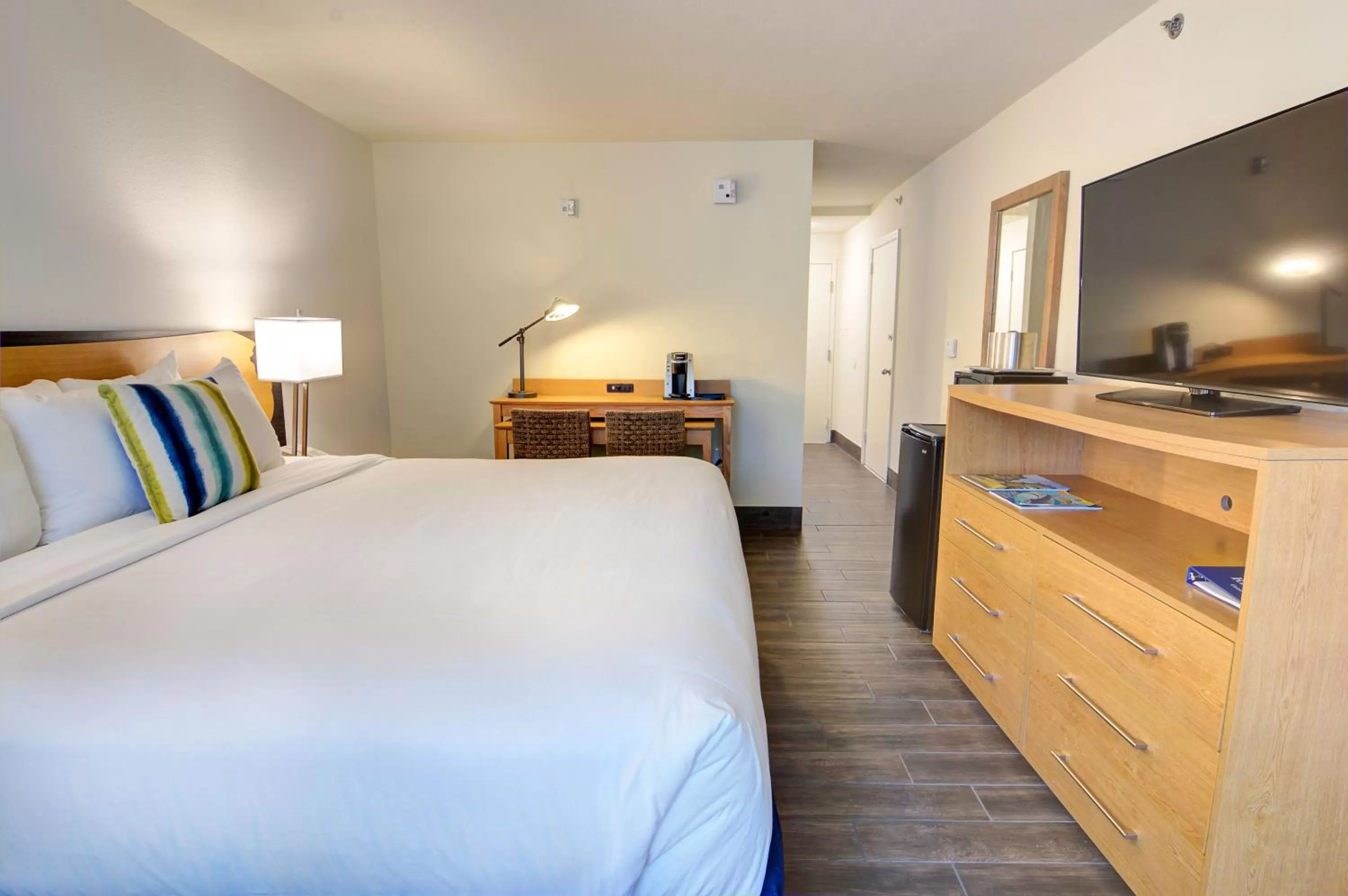 Standard Queen Room - Disability Accessible in Guy Harvey Resort on Saint Augustine Beach