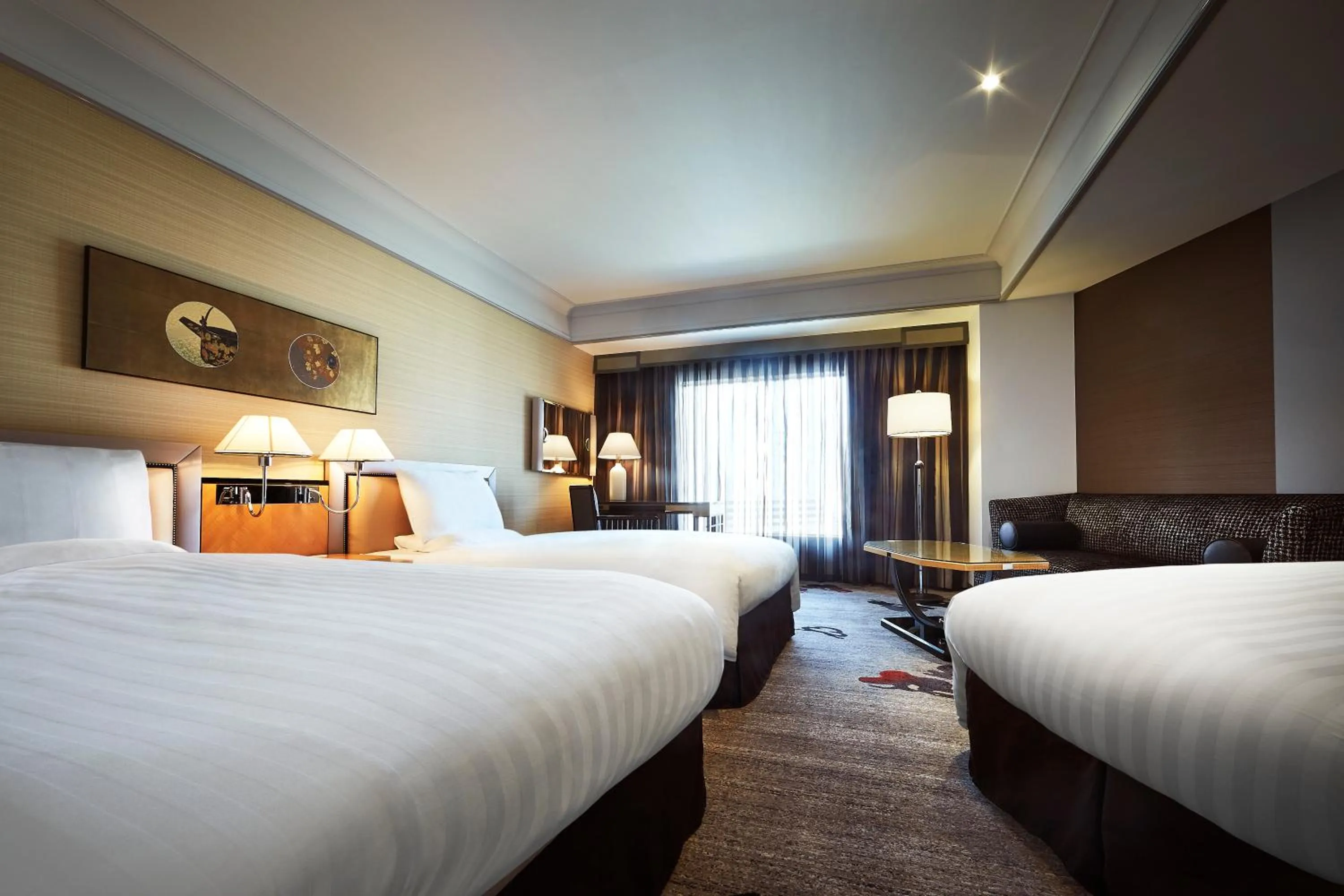 Deluxe Triple Non Smoking Town View in Hotel New Otani Osaka