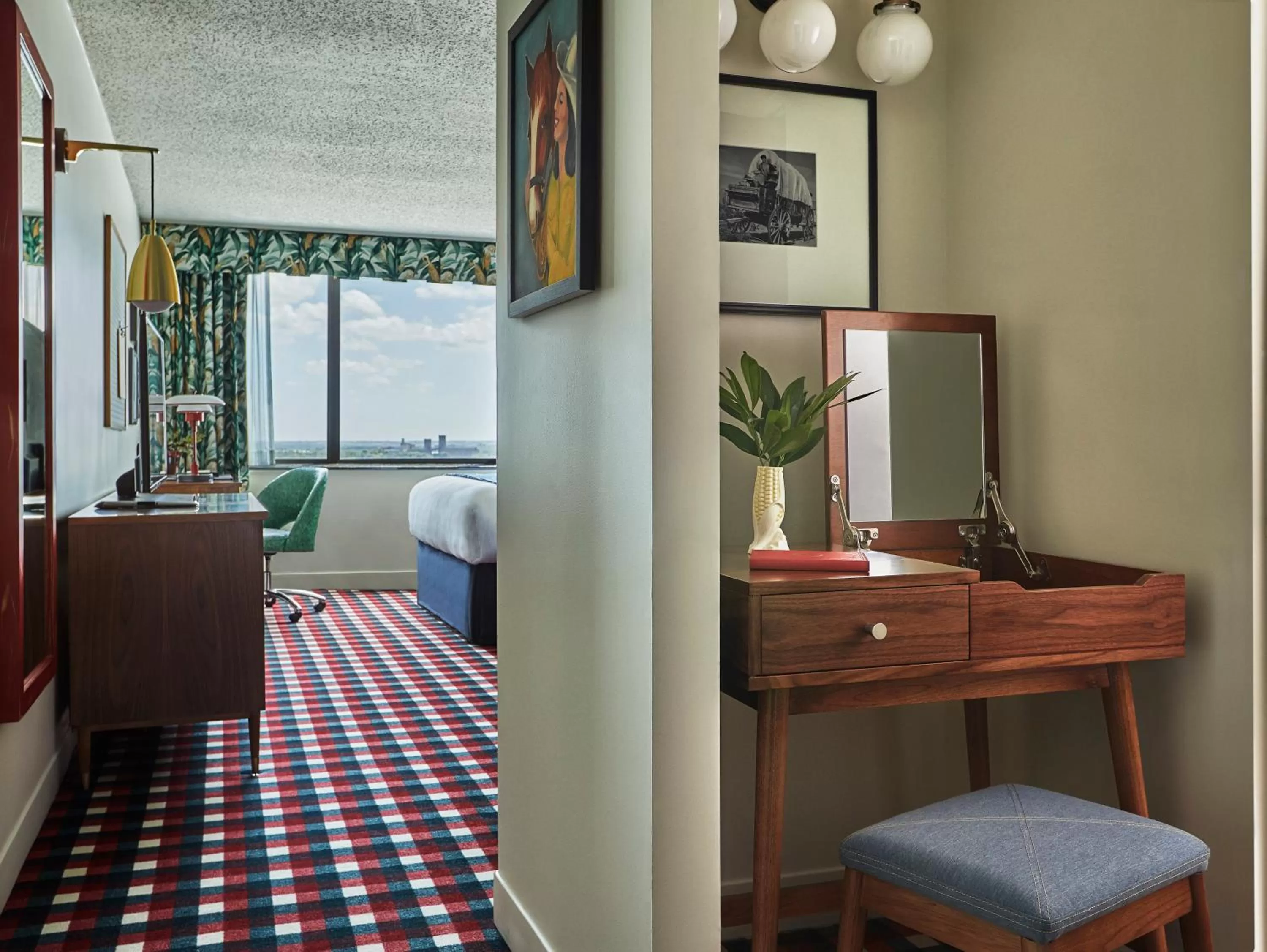 Deluxe Queen Room with Two Queen Beds in Graduate by Hilton Lincoln