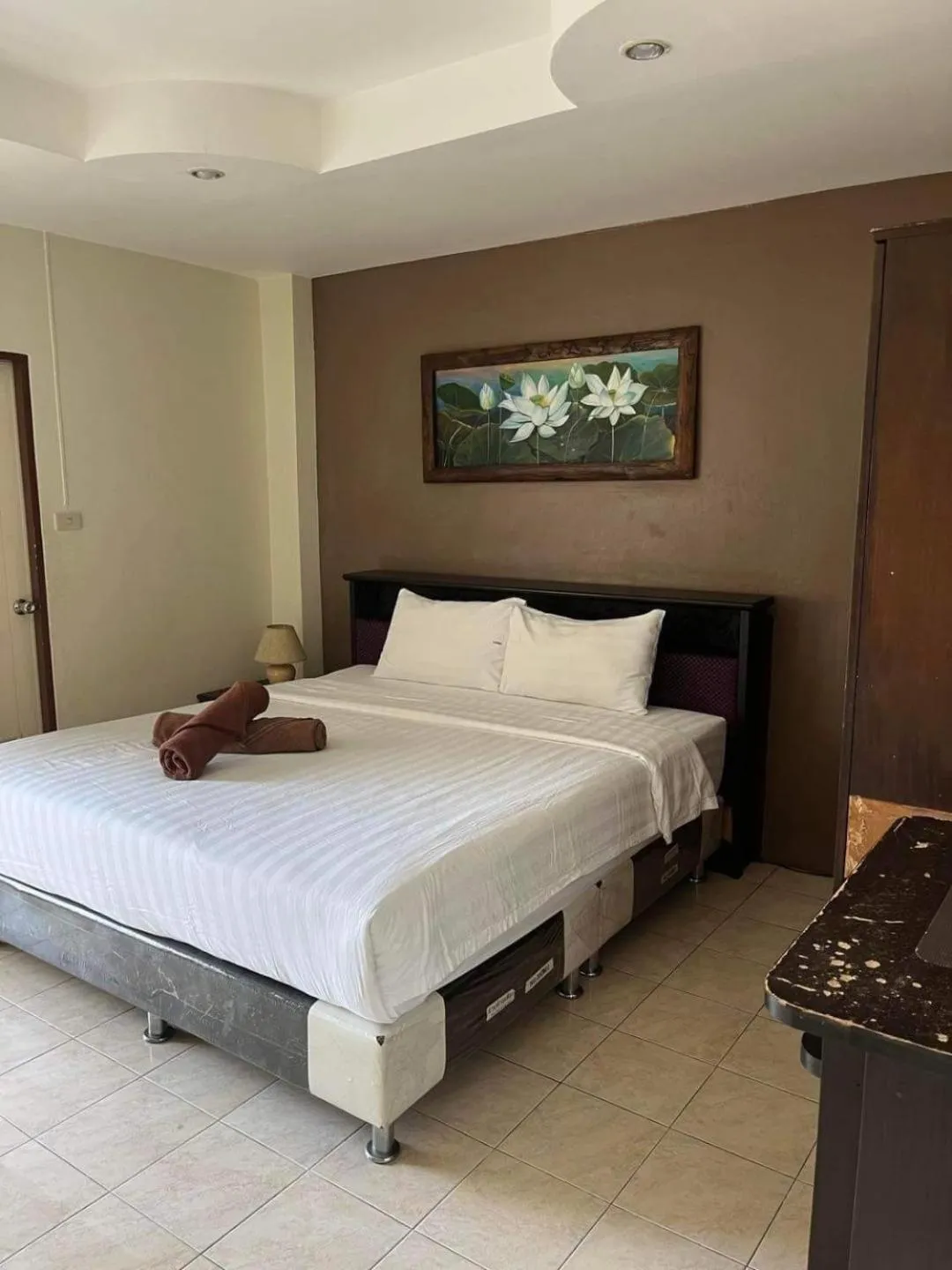 Budget Double Room in the links hotel