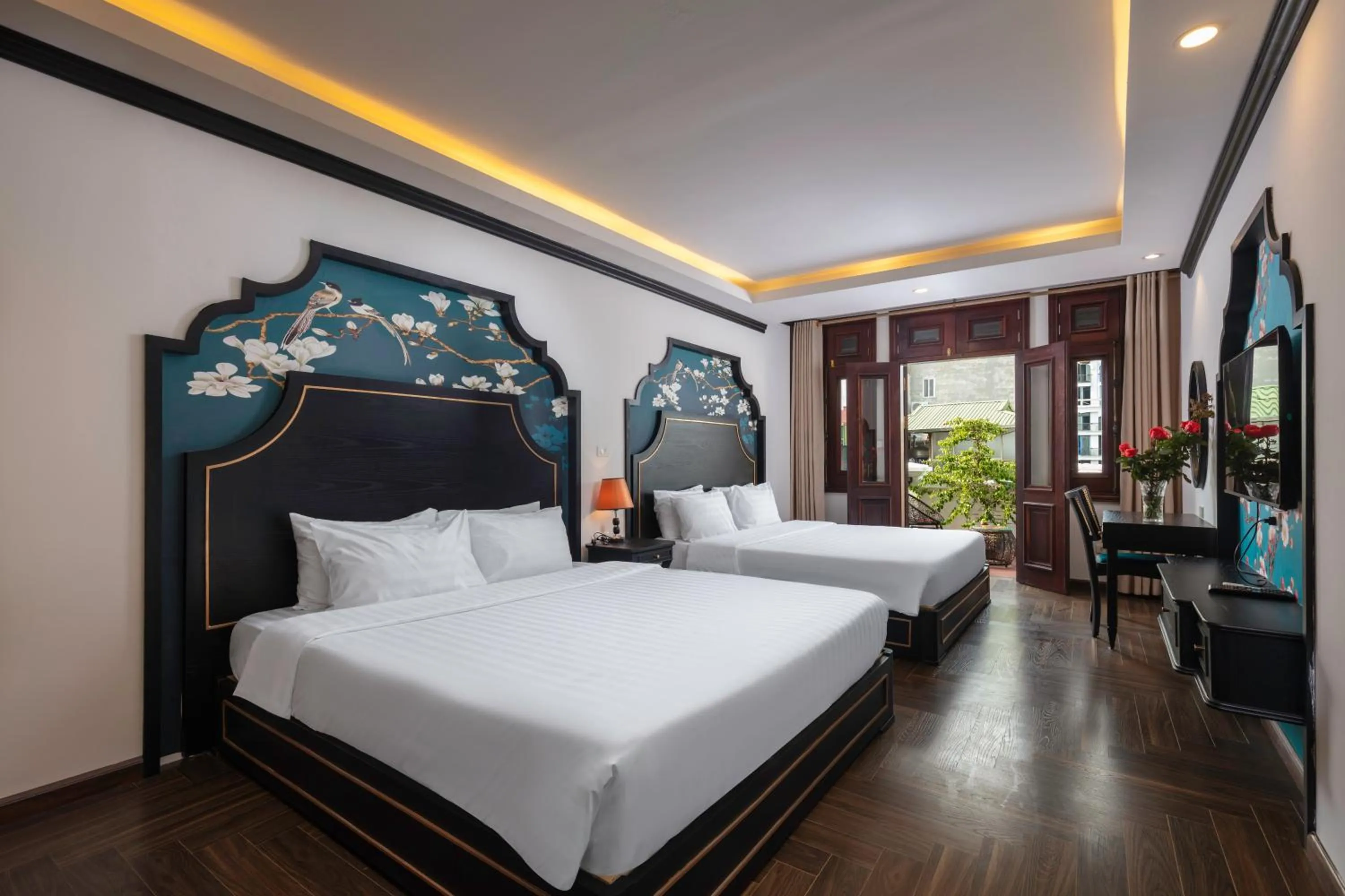 Family Suite with Balcony in Queen Light Hotel - Ha Noi Old Quater