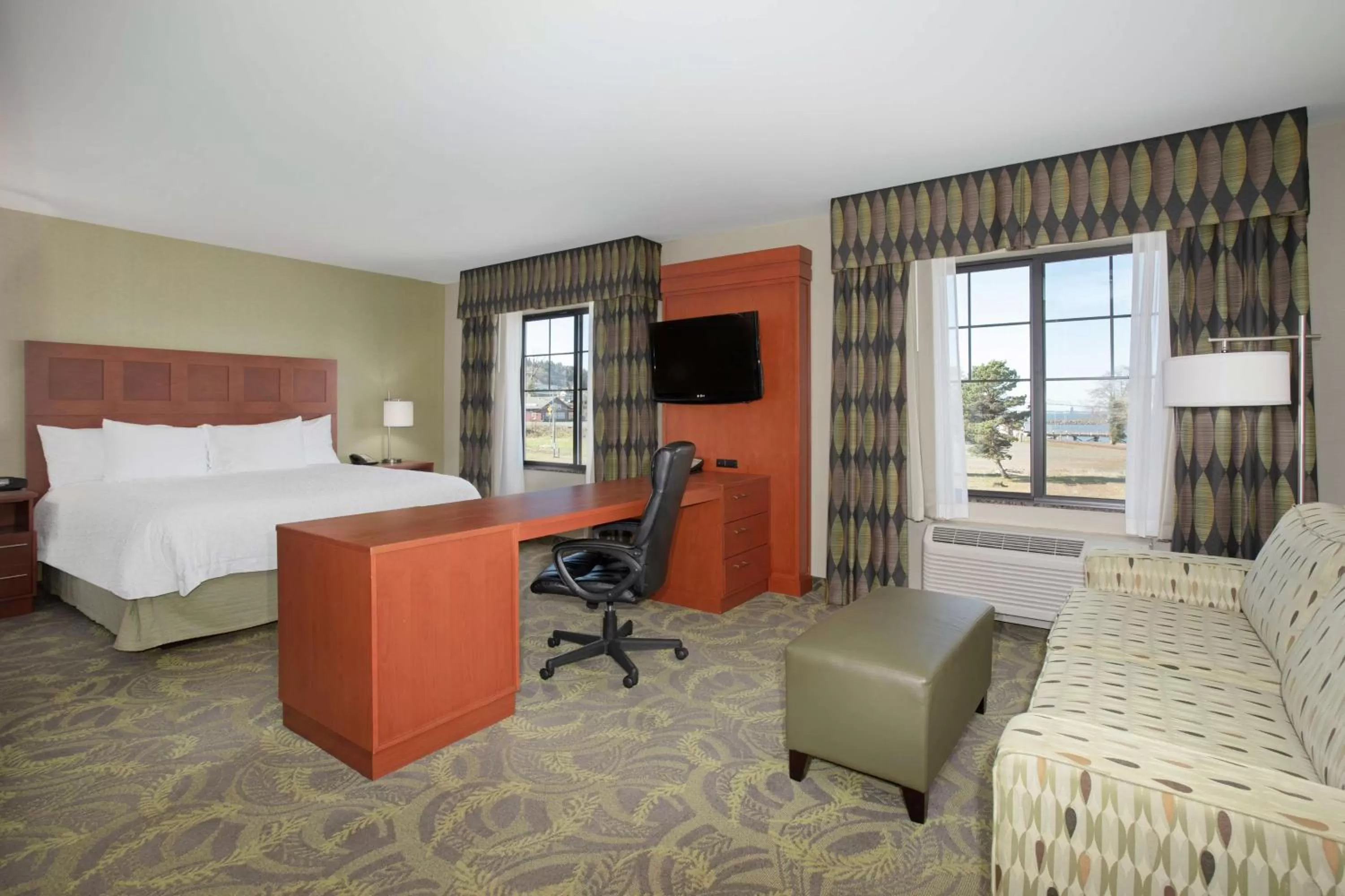 King Studio Suite - Non-Smoking in Hampton Inn & Suites Astoria