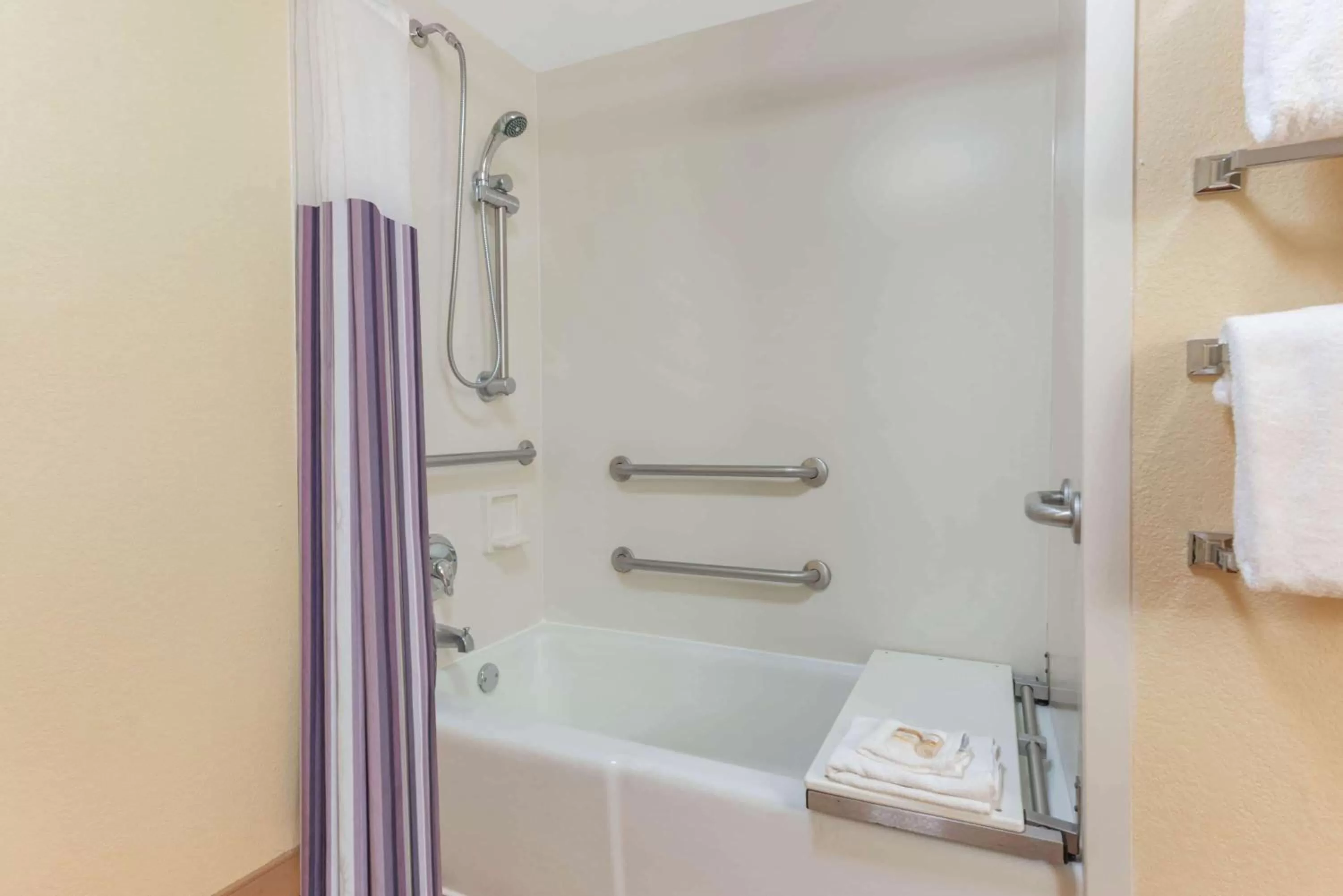 King Room - Disability Access in La Quinta by Wyndham Fort Lauderdale Pompano Beach