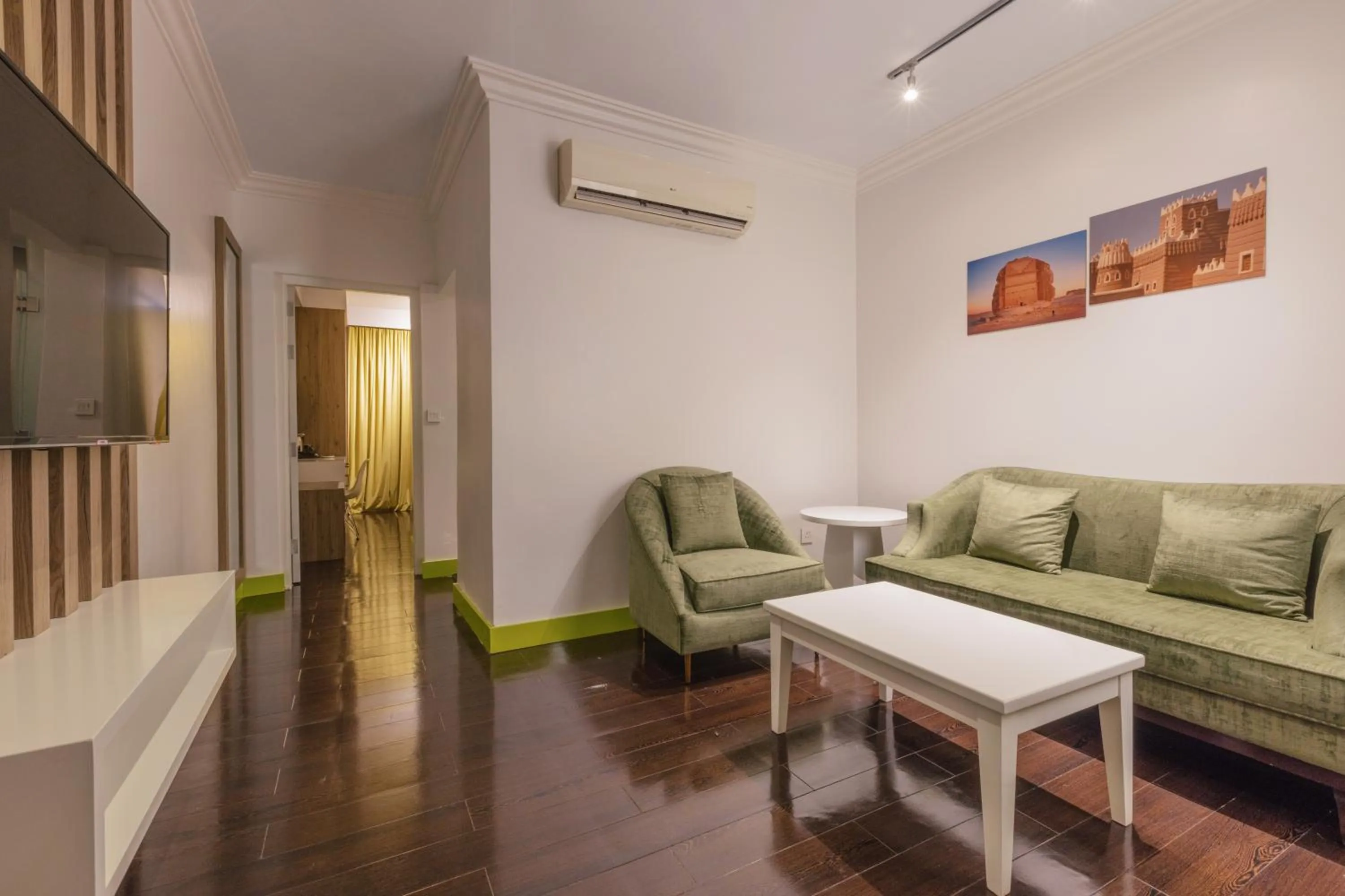 Deluxe King Room with Sofa Bed in Super 8 Hotel Al Riyadh by Wyndham