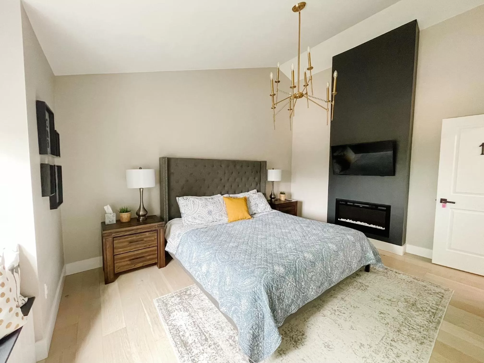 Deluxe King Room in Inn On King Bed & Breakfast