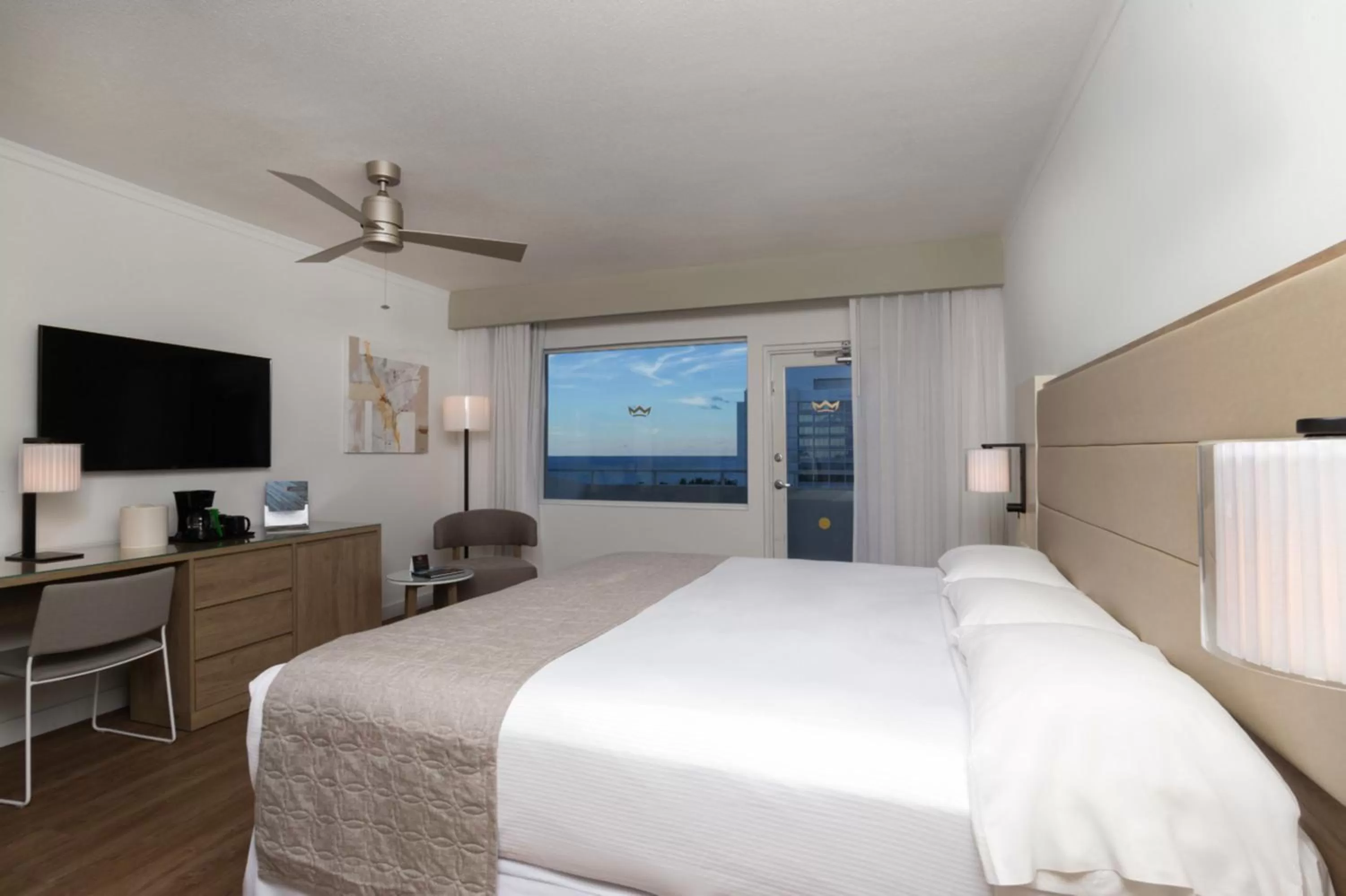 Deluxe Ocean View King Bed in Riu Plaza Miami Beach