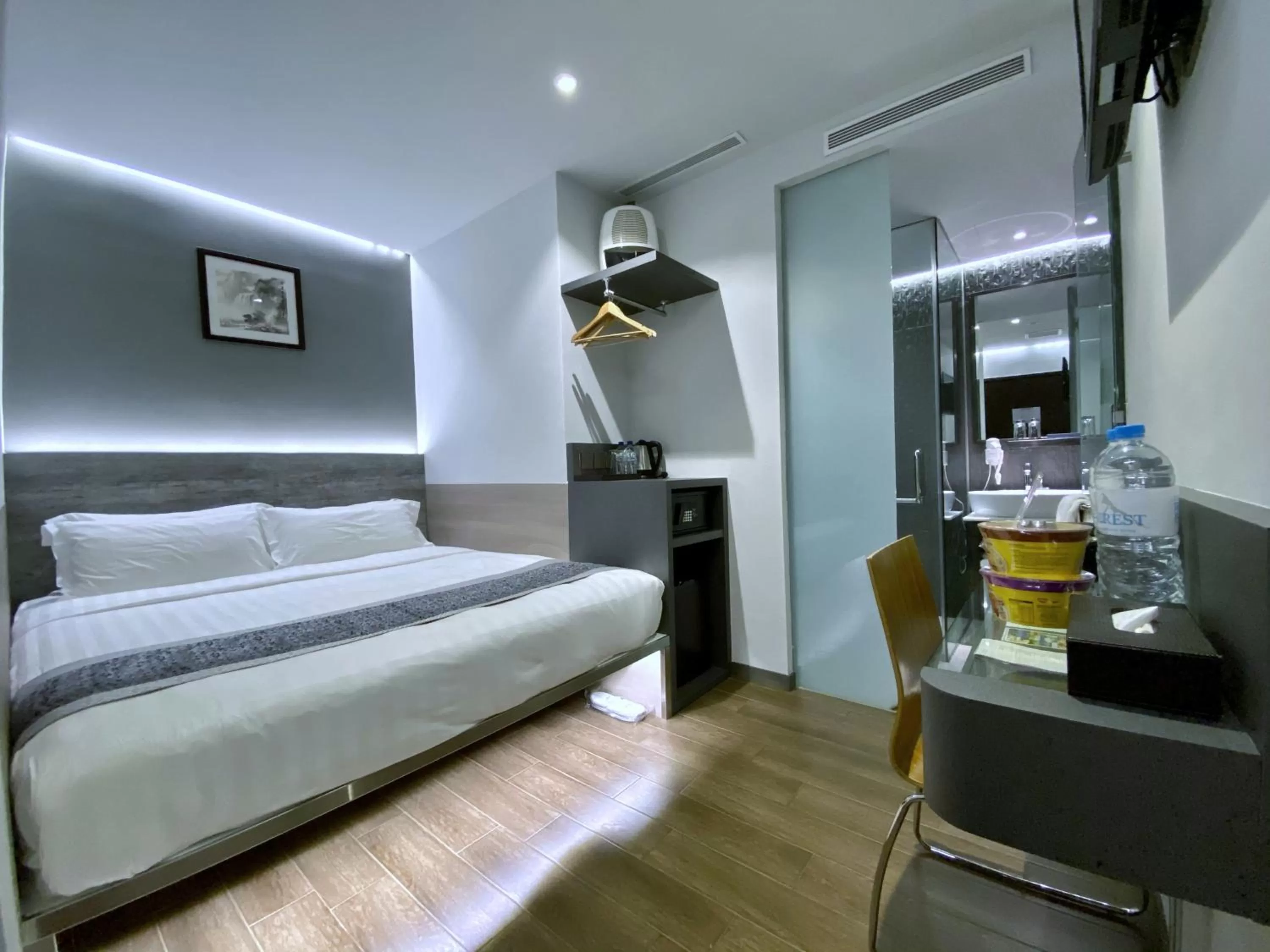 Standard King Room - No Window in Bliss Hotel Singapore